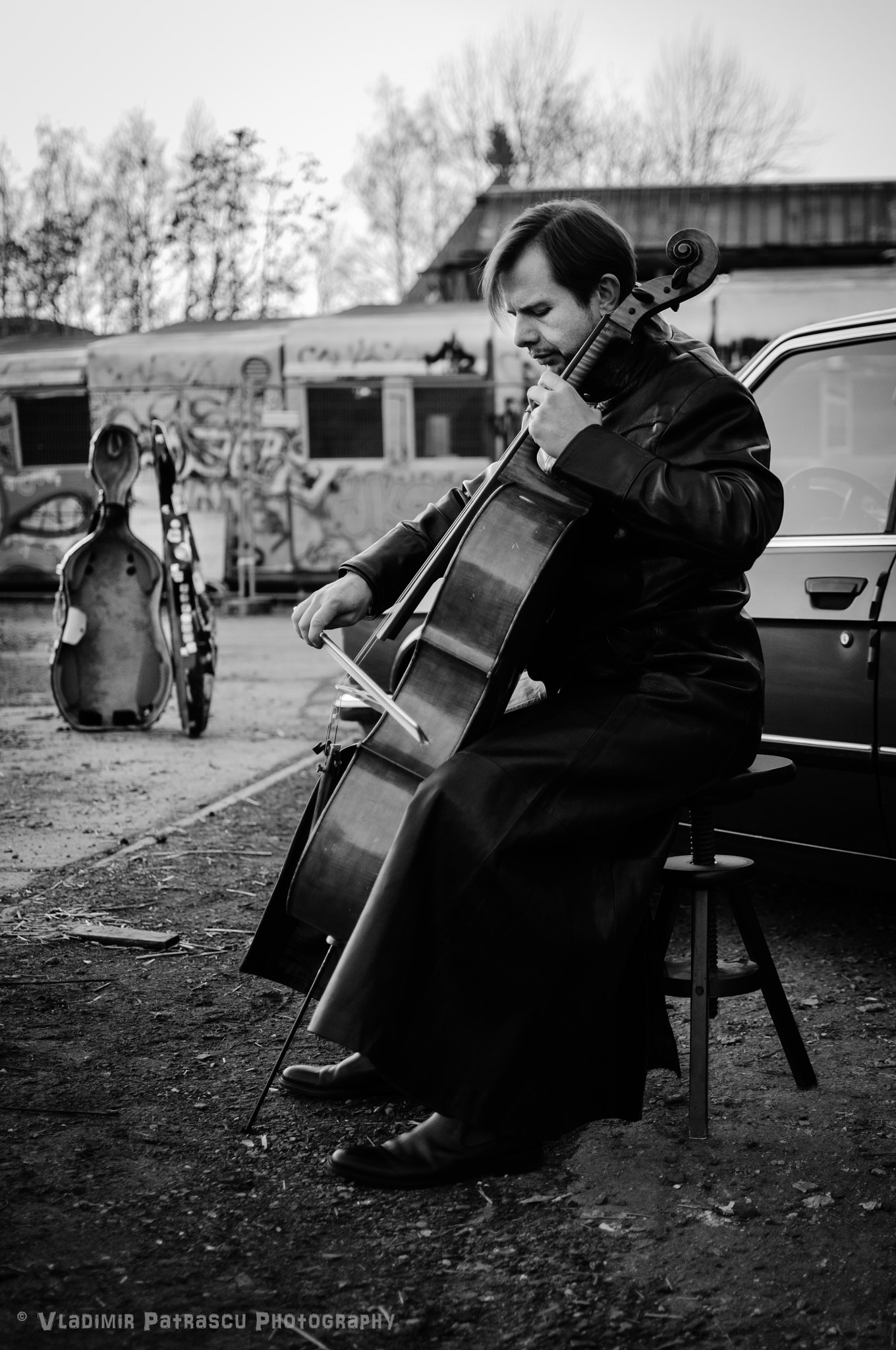 Nikon D300 + Nikon AF-S DX Nikkor 35mm F1.8G sample photo. My friend playing the cello photography