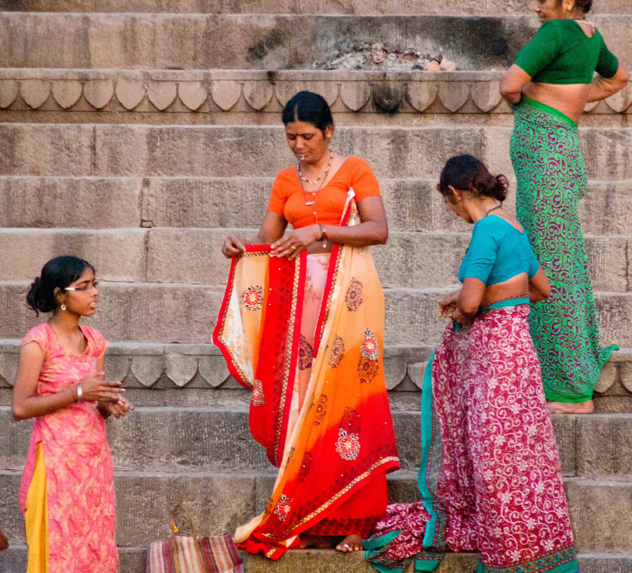 Canon EOS 70D sample photo. Indian women on the banks of the ganges photography