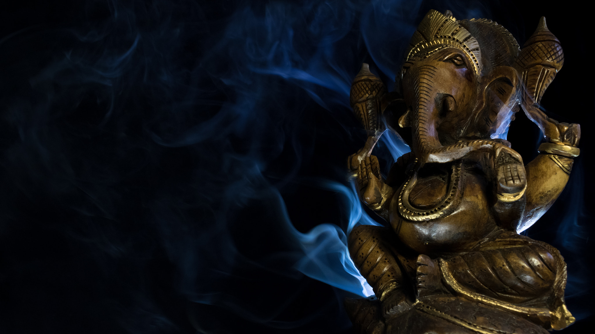 Canon EOS 7D Mark II + Canon EF-S 18-55mm F3.5-5.6 IS STM sample photo. Smoking ganesha photography