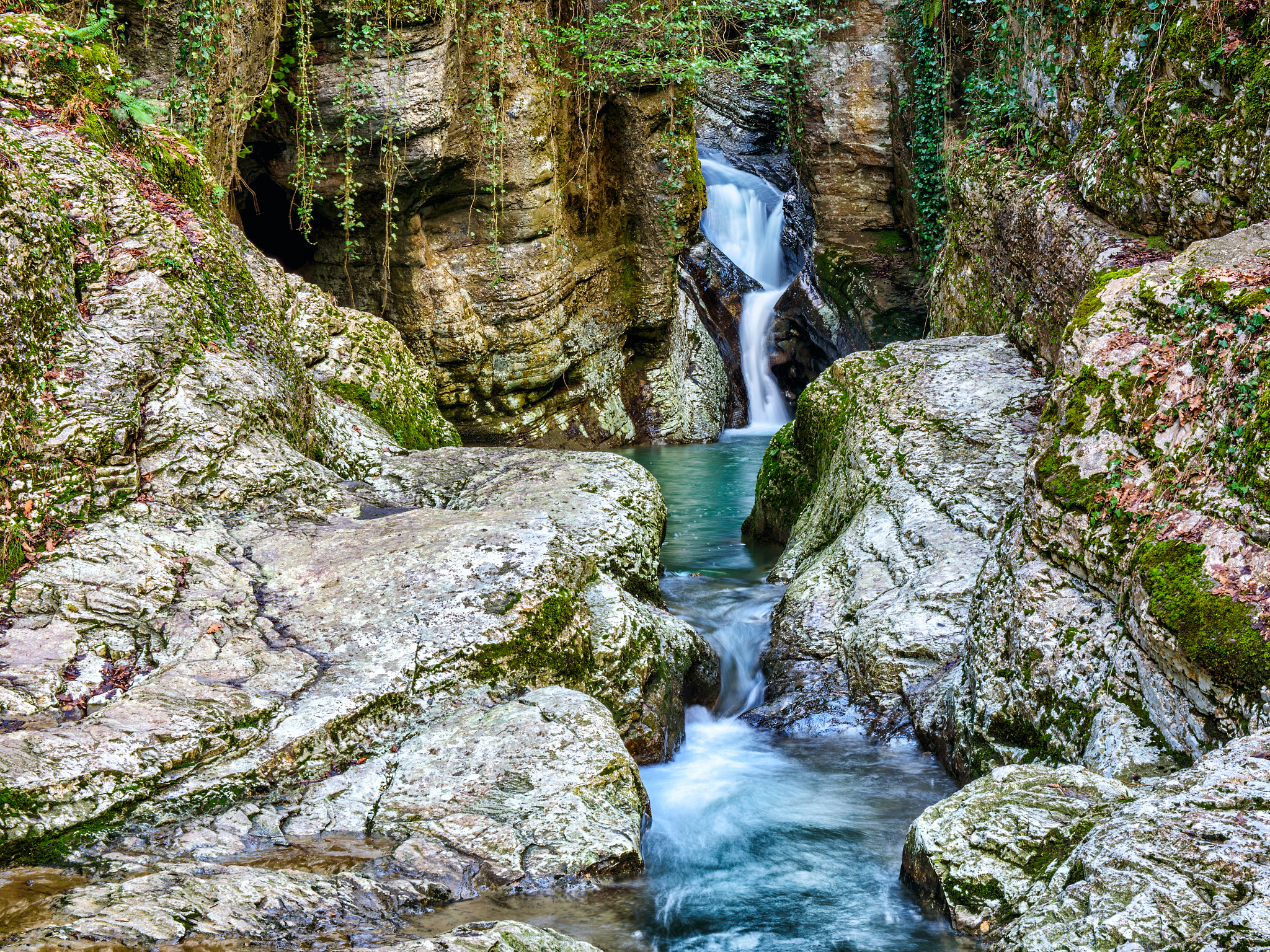 AF Zoom-Nikkor 28-105mm f/3.5-4.5D IF sample photo. Agura waterfall photography