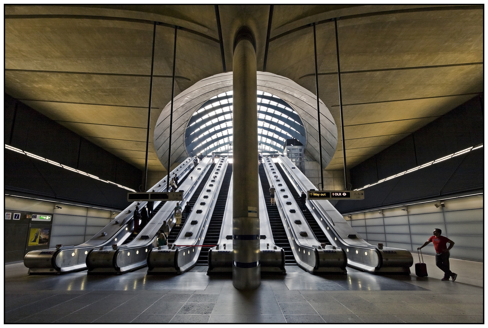 Canon EOS 40D sample photo. Canary wharf station, docklands, london. photography
