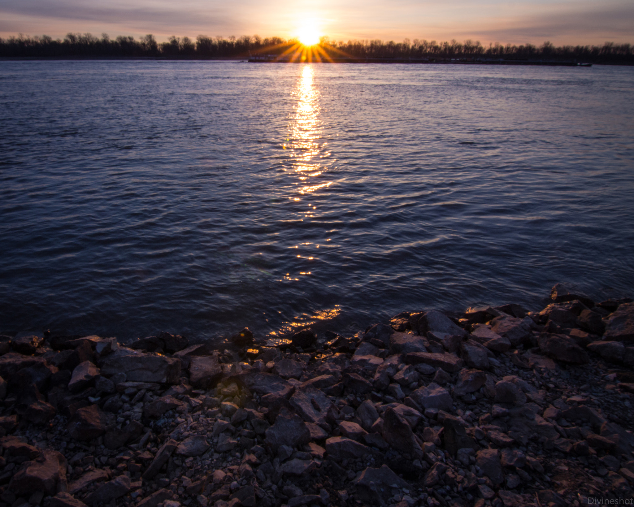 Canon EOS 700D (EOS Rebel T5i / EOS Kiss X7i) sample photo. Shooting into the sun.  photography