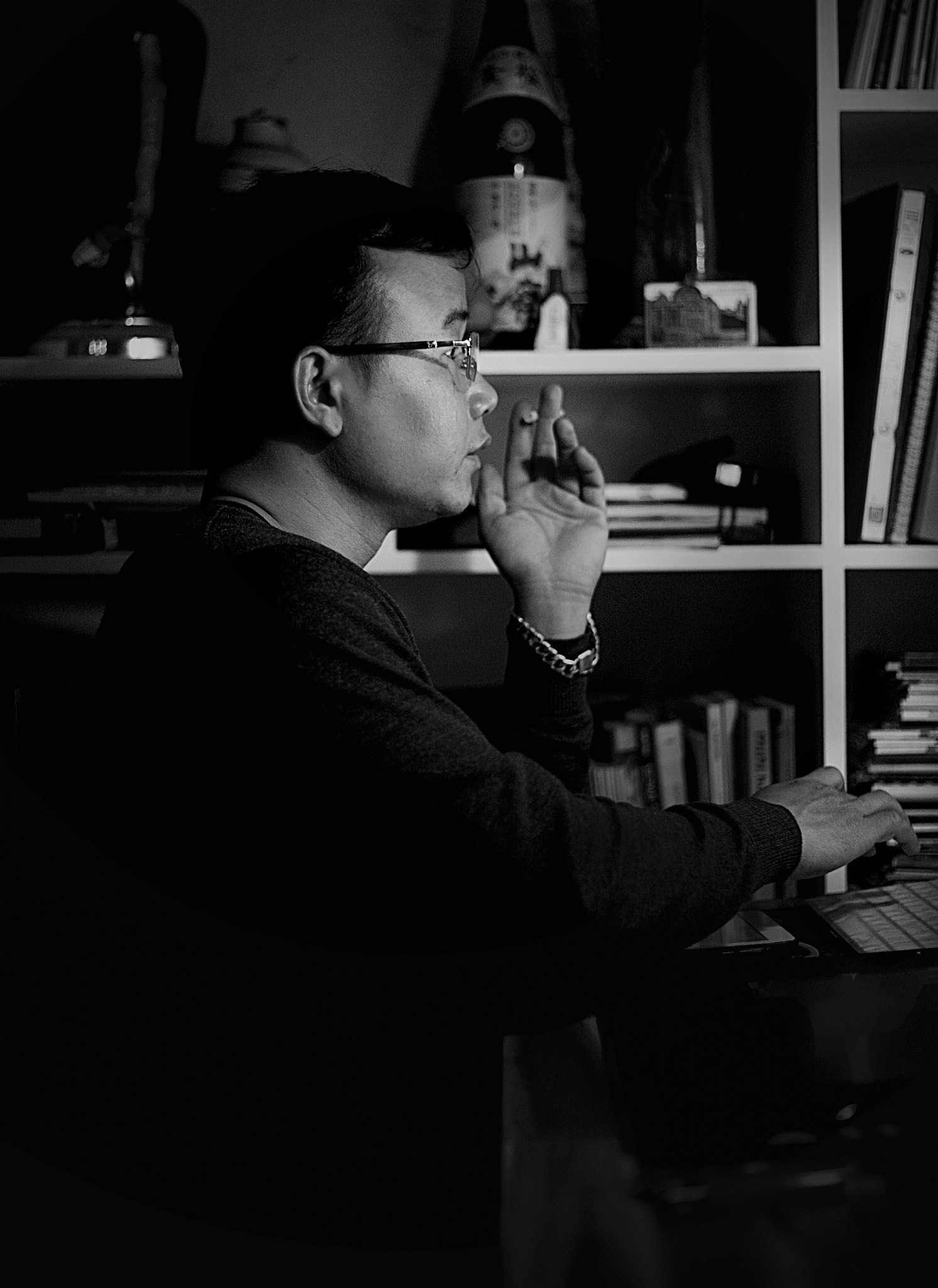 Canon EOS 5D + Canon EF 50mm F1.8 STM sample photo. My friend works photography