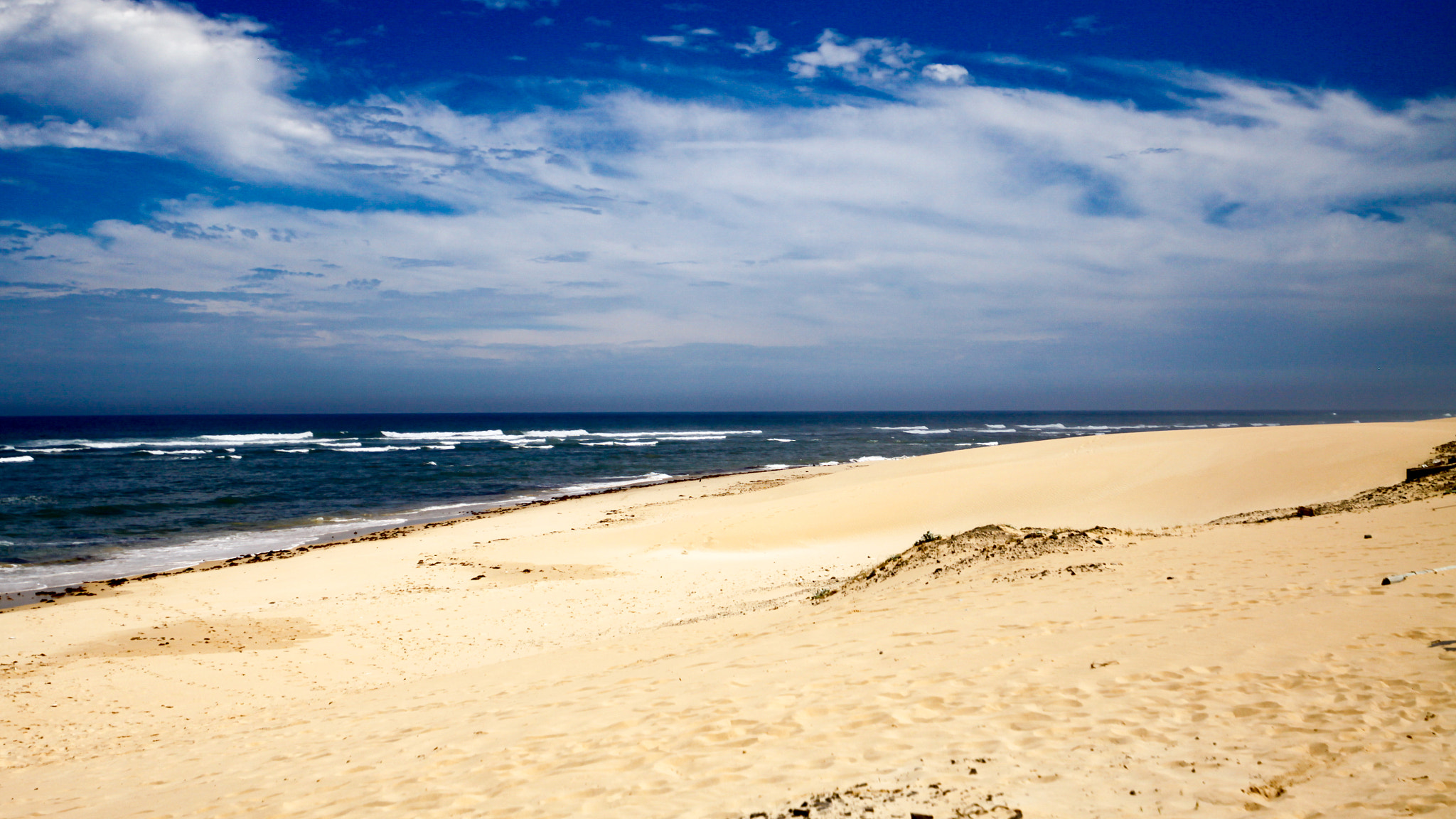 Canon EOS 50D + Canon EF 300mm f/2.8L sample photo. The view of the sea on a cloudy day  photography