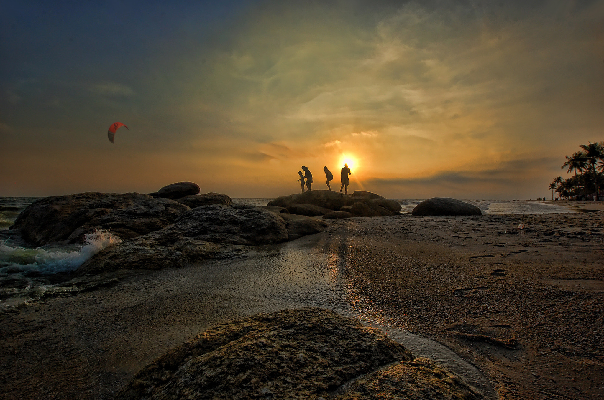 Nikon D50 + Sigma 10-20mm F3.5 EX DC HSM sample photo. Sunrise in the low season photography