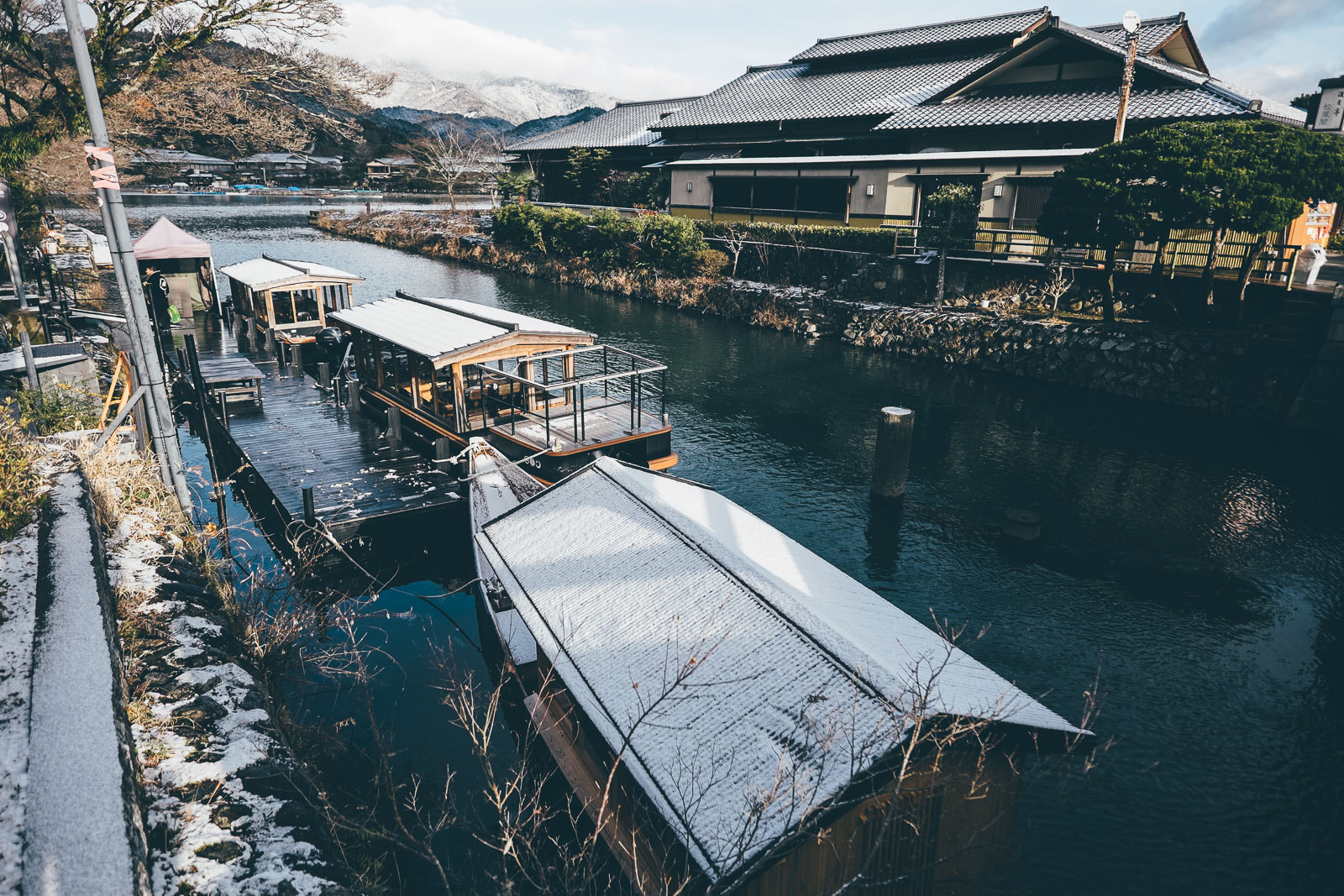 Fujifilm X-T1 + Fujifilm XF 14mm F2.8 R sample photo. Departure photography