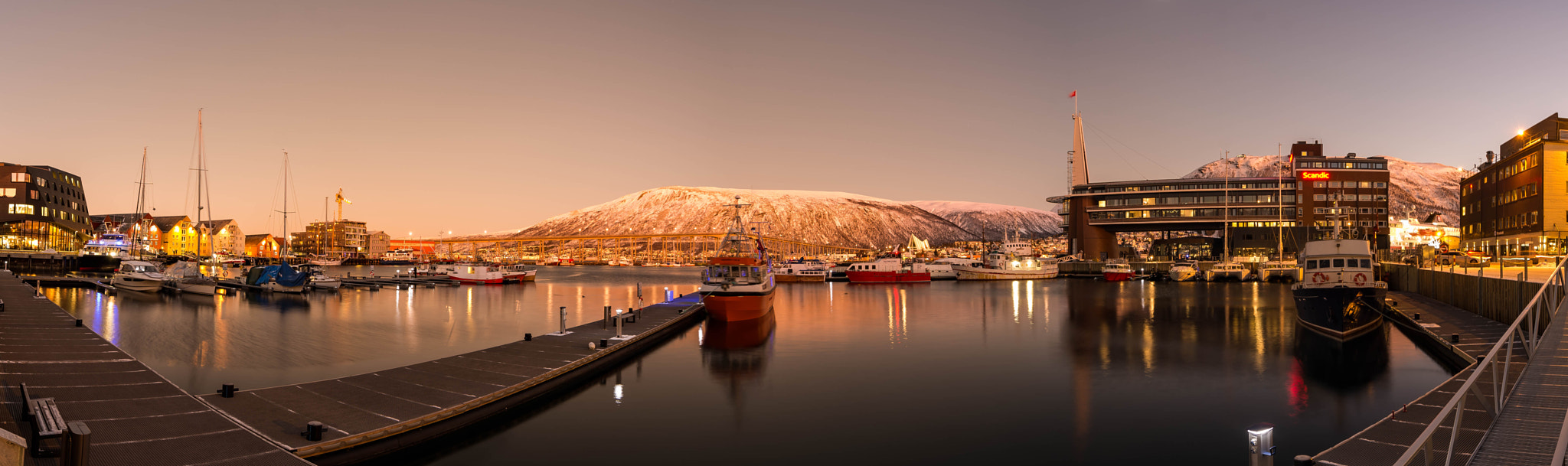 Nikon AF-S Nikkor 14-24mm F2.8G ED sample photo. Atardecer en tromsø photography
