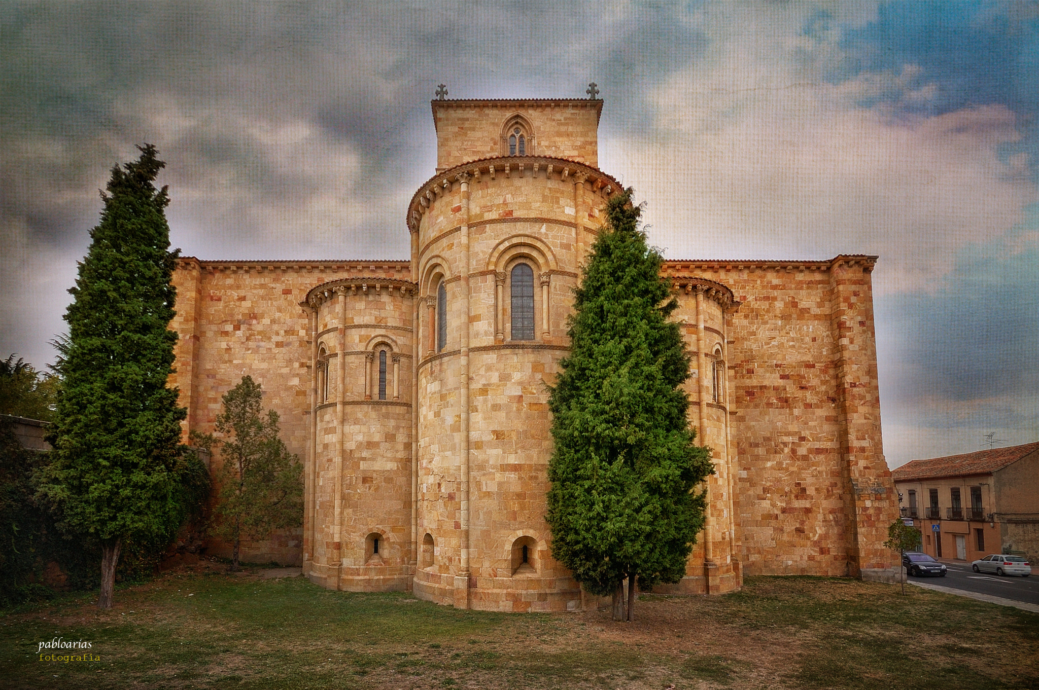 Sigma 10-20mm F4-5.6 EX DC HSM sample photo. Basilica de san vicente photography