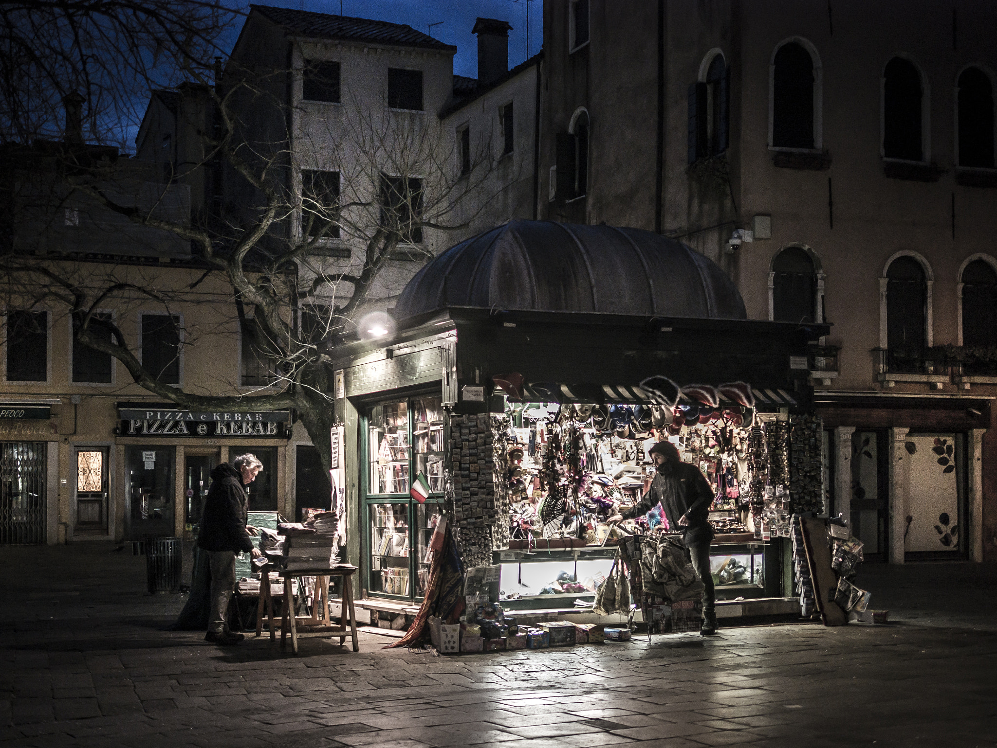 Panasonic Leica DG Summilux 25mm F1.4 II ASPH sample photo. Kiosk photography