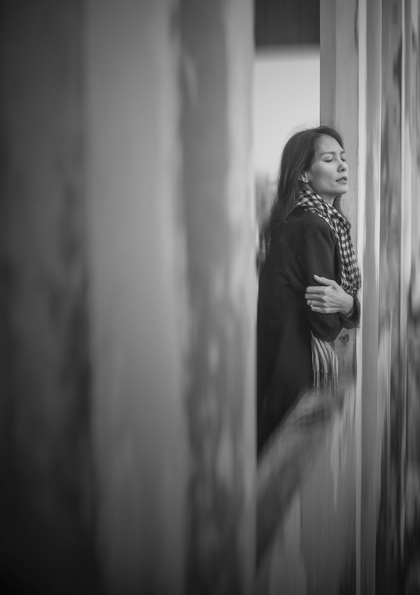 Canon EOS 5D + Canon EF 50mm F1.8 STM sample photo. Women on bw photography