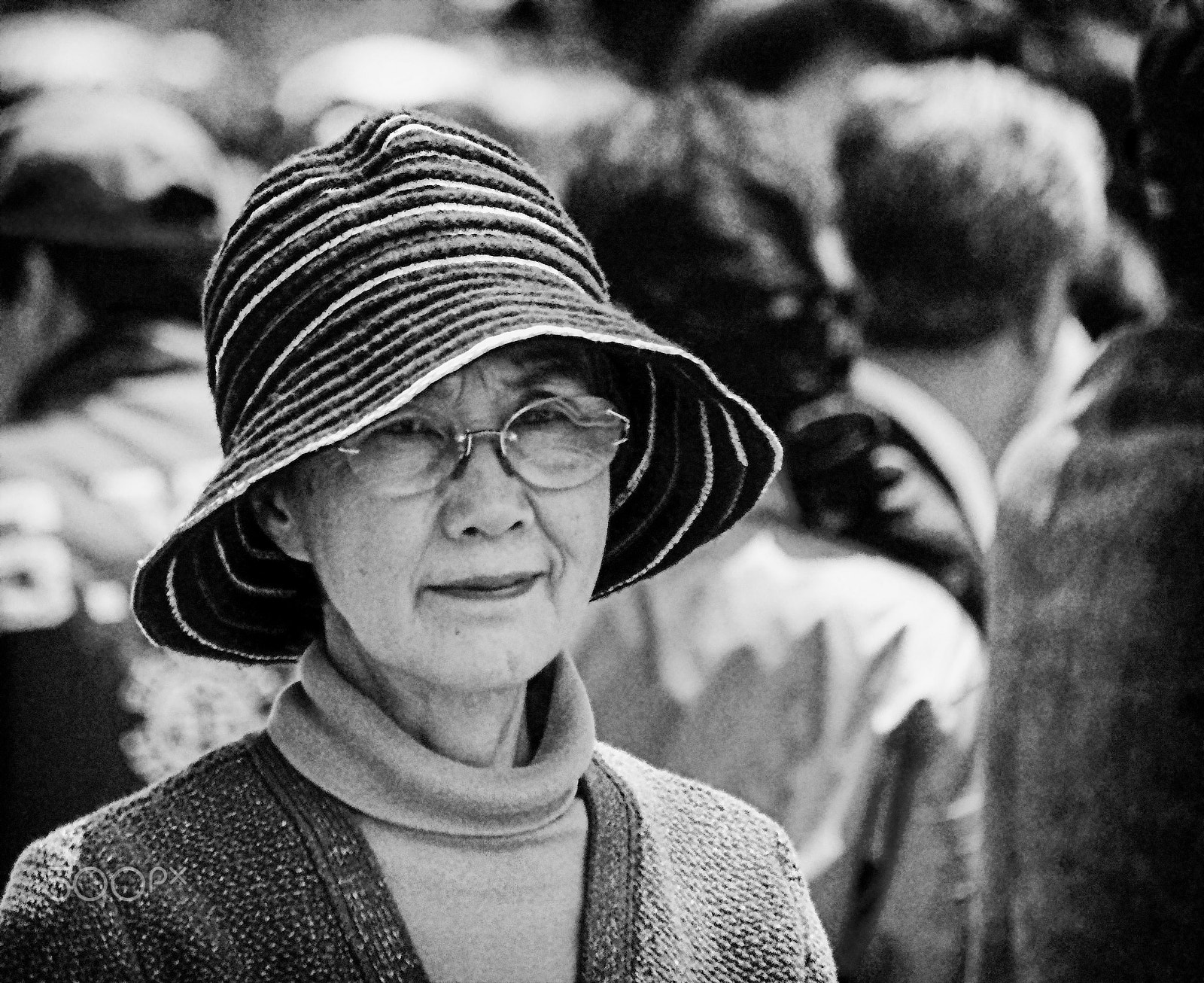 Canon EF-S 55-250mm F4-5.6 IS sample photo. Woman with hat photography