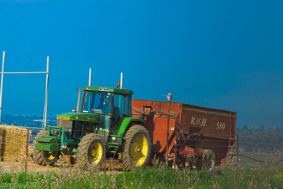 Nikon AF Micro-Nikkor 200mm F4D ED-IF sample photo. Tractor photography