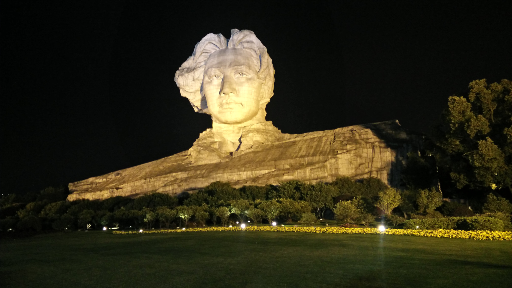 OnePlus ONE sample photo. Mao zedong youth sculpture photography