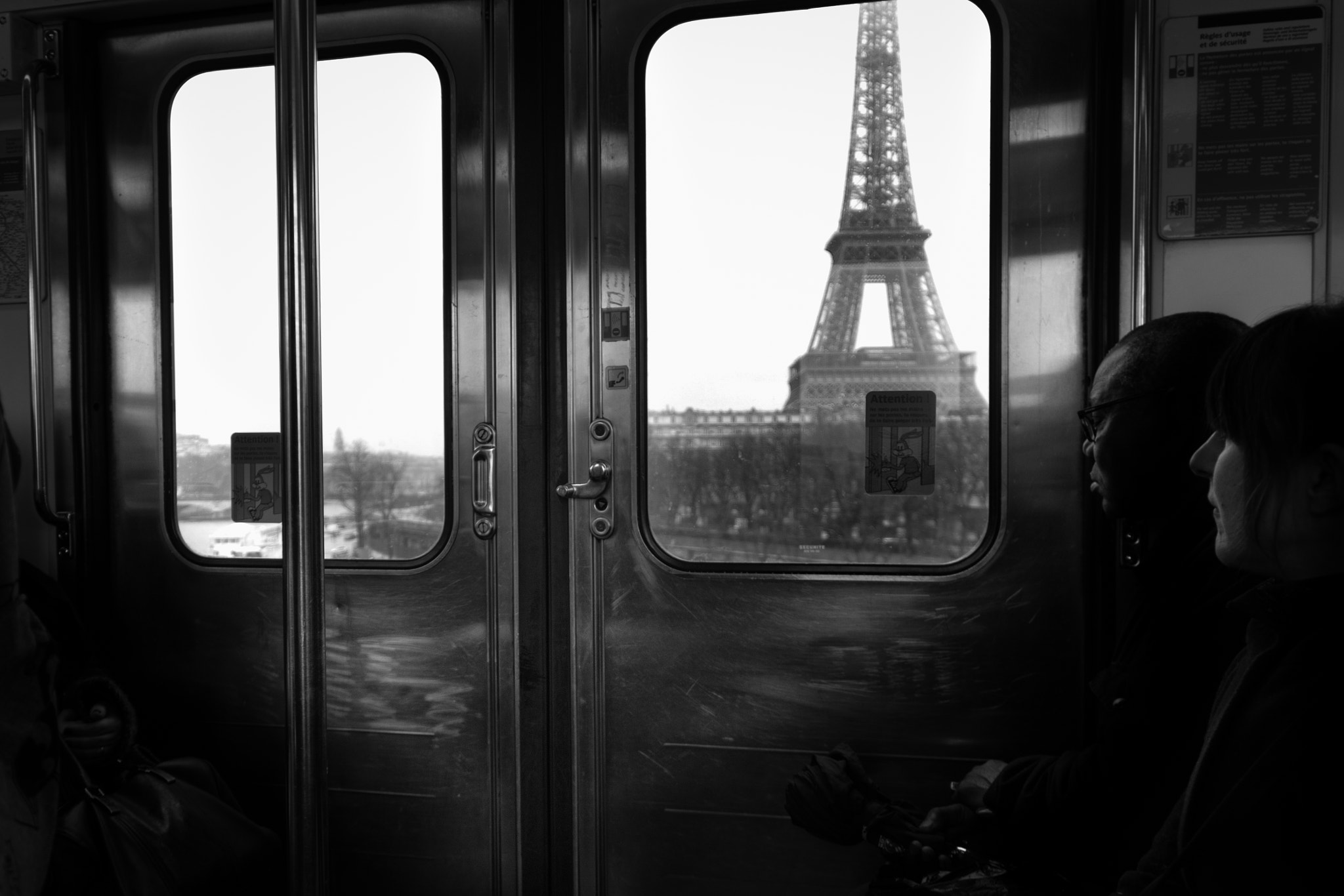 Canon EOS 550D (EOS Rebel T2i / EOS Kiss X4) sample photo. Metro in paris photography