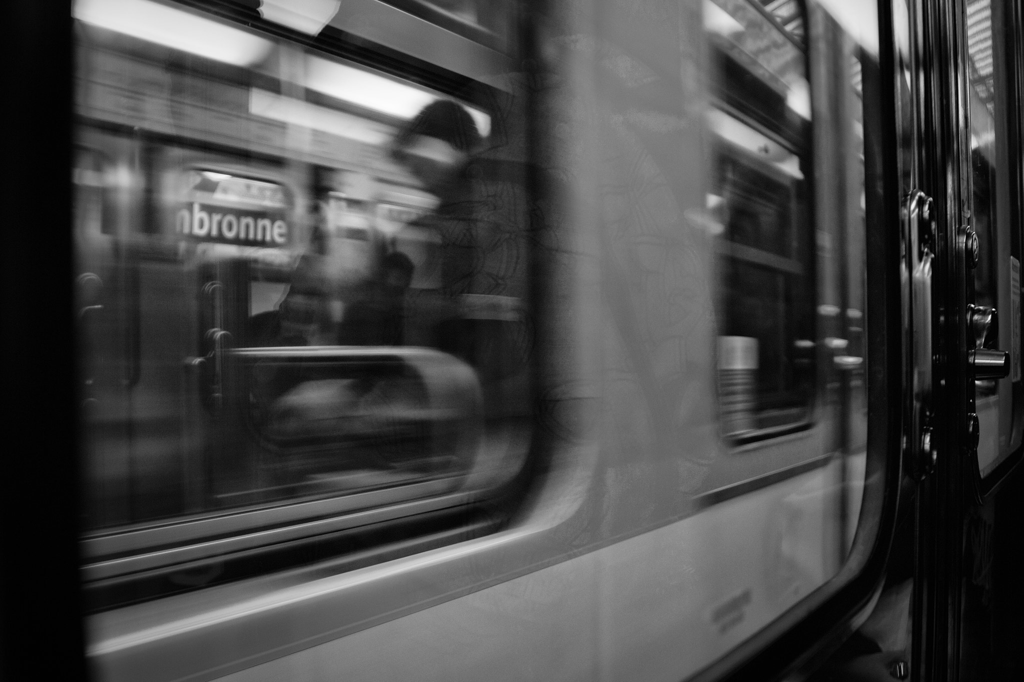 Canon EOS 550D (EOS Rebel T2i / EOS Kiss X4) sample photo. Subway photography