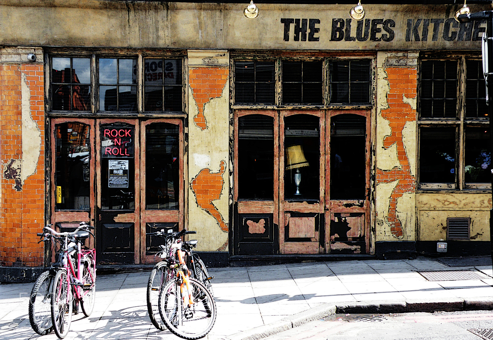 Fujifilm FinePix S8100fd sample photo. The blues kitchen photography