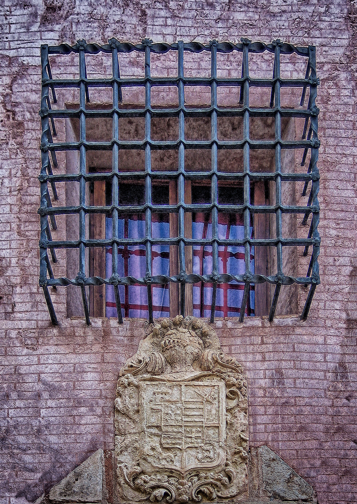Canon DIGITAL IXUS 40 sample photo. Albarracin - serie windows photography
