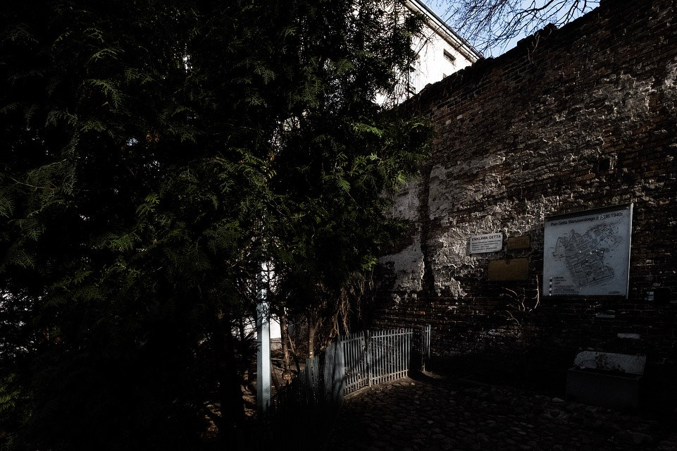 Fujifilm X-Pro2 + Fujifilm XF 10-24mm F4 R OIS sample photo. Ghetto wall - warsaw photography