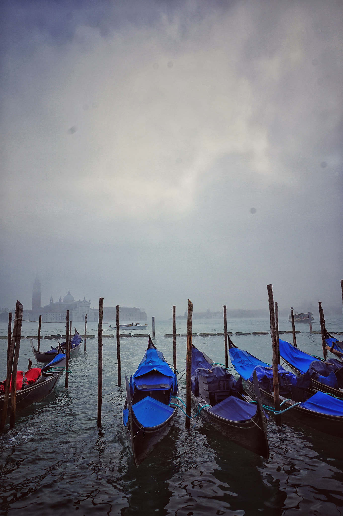 Sony Alpha a5000 (ILCE 5000) + Sony E 18-50mm F4-5.6 sample photo. Italy - venice  photography