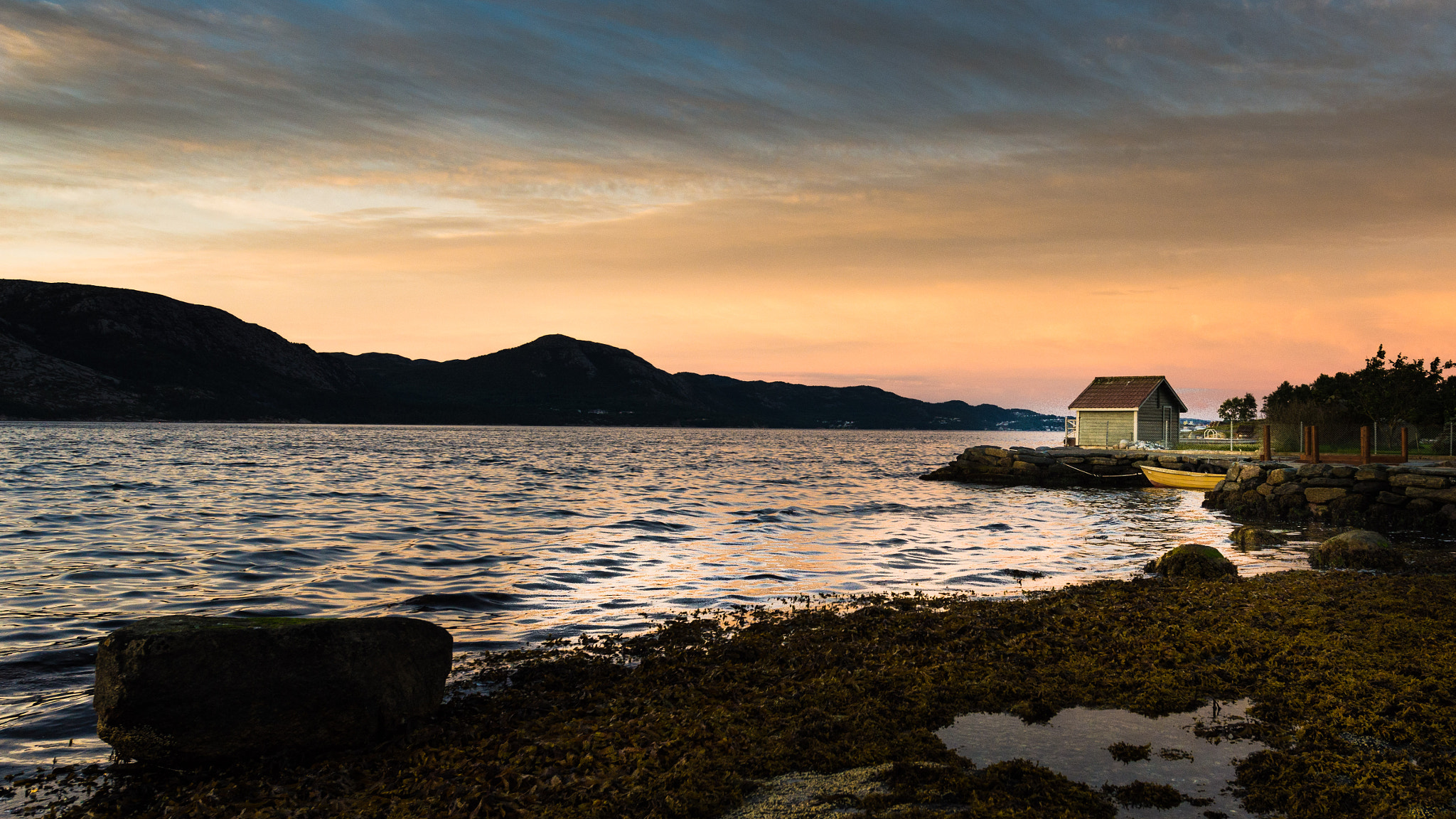 Nikon AF-S Nikkor 14-24mm F2.8G ED sample photo. Vaulen beach landscape photography