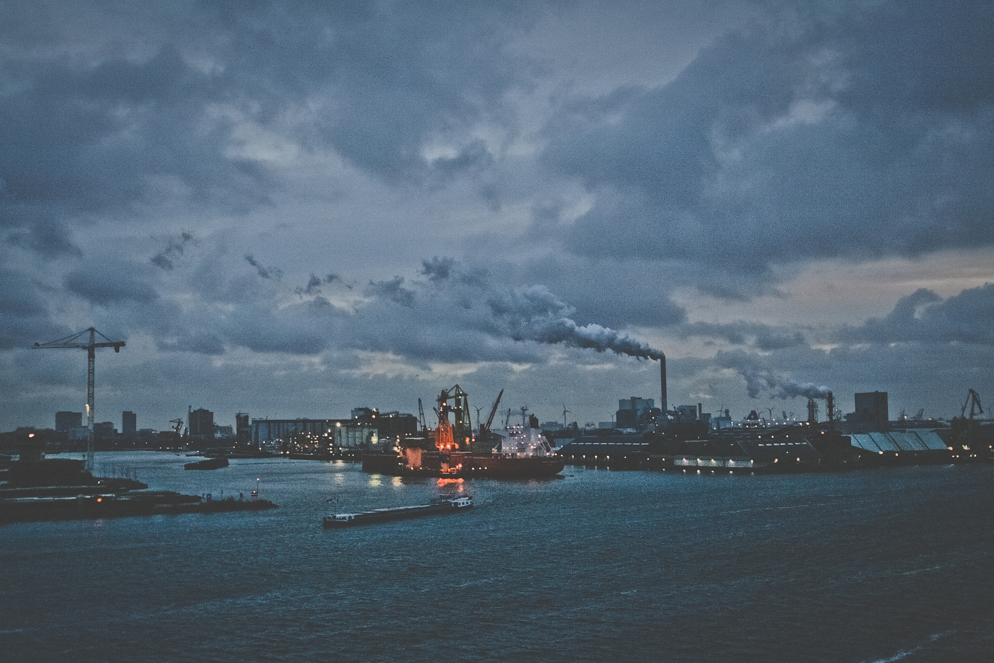 Sigma 10-20mm F3.5 EX DC HSM sample photo. Amsterdam shipyard by night photography