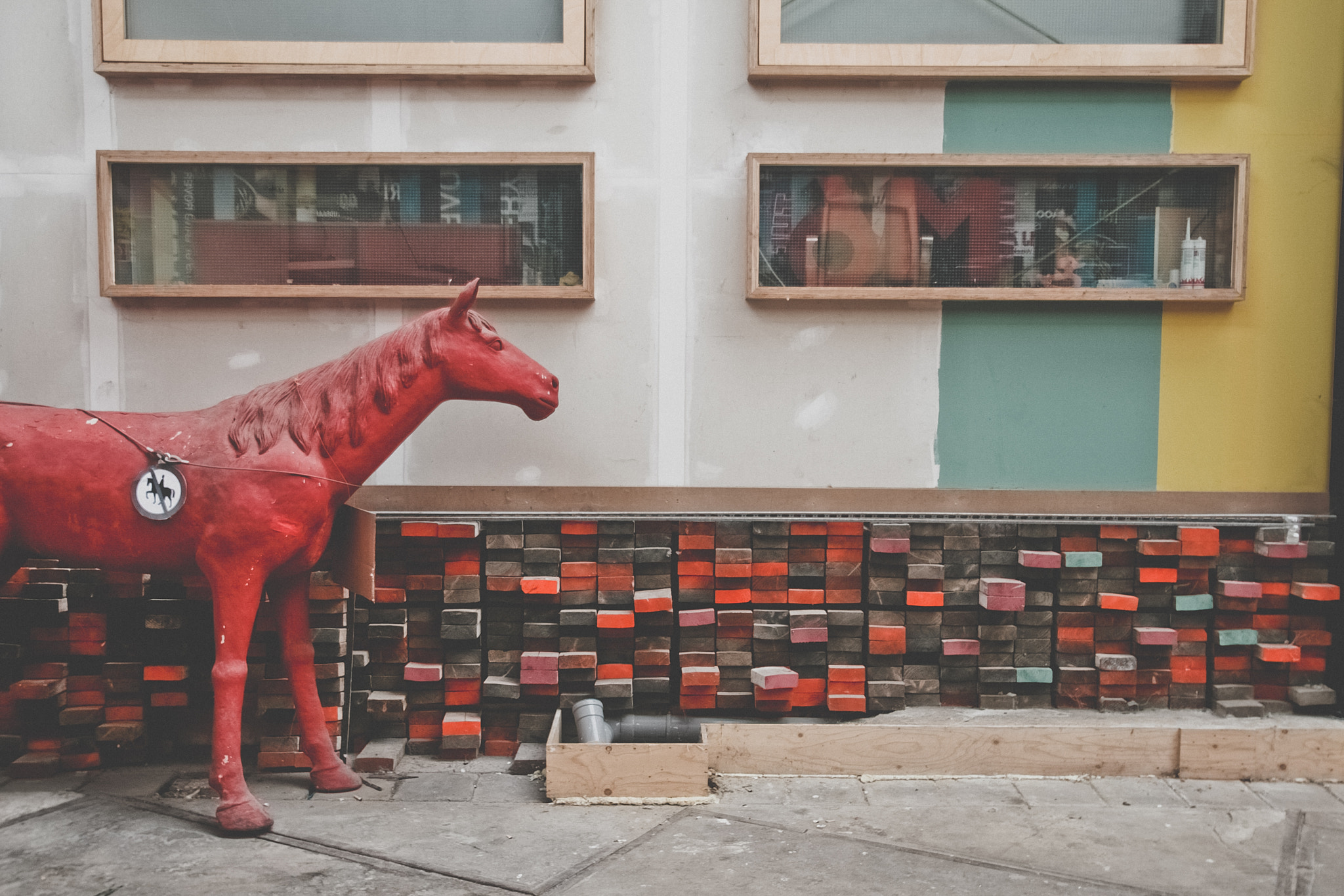 Sigma 10-20mm F3.5 EX DC HSM sample photo. Red horse in amdock photography