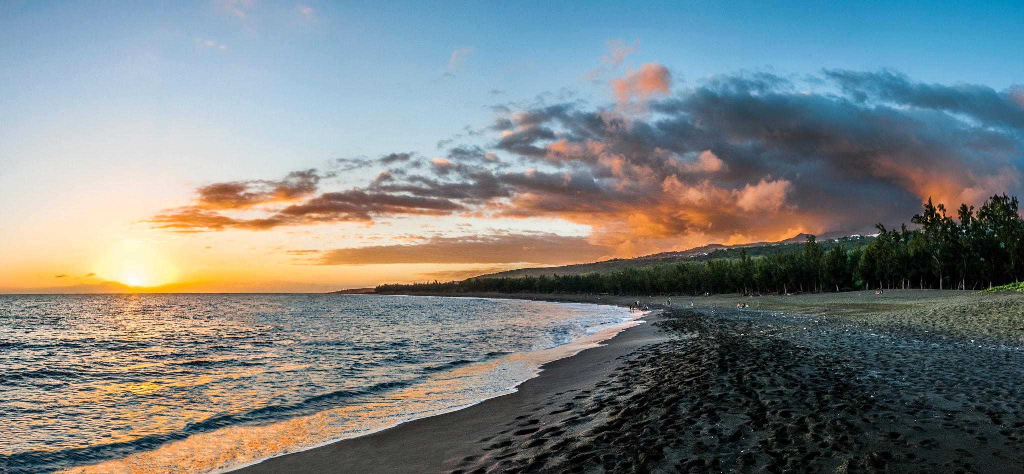 Samyang 12mm F2.8 ED AS NCS Fisheye sample photo. Sunset over black sand photography