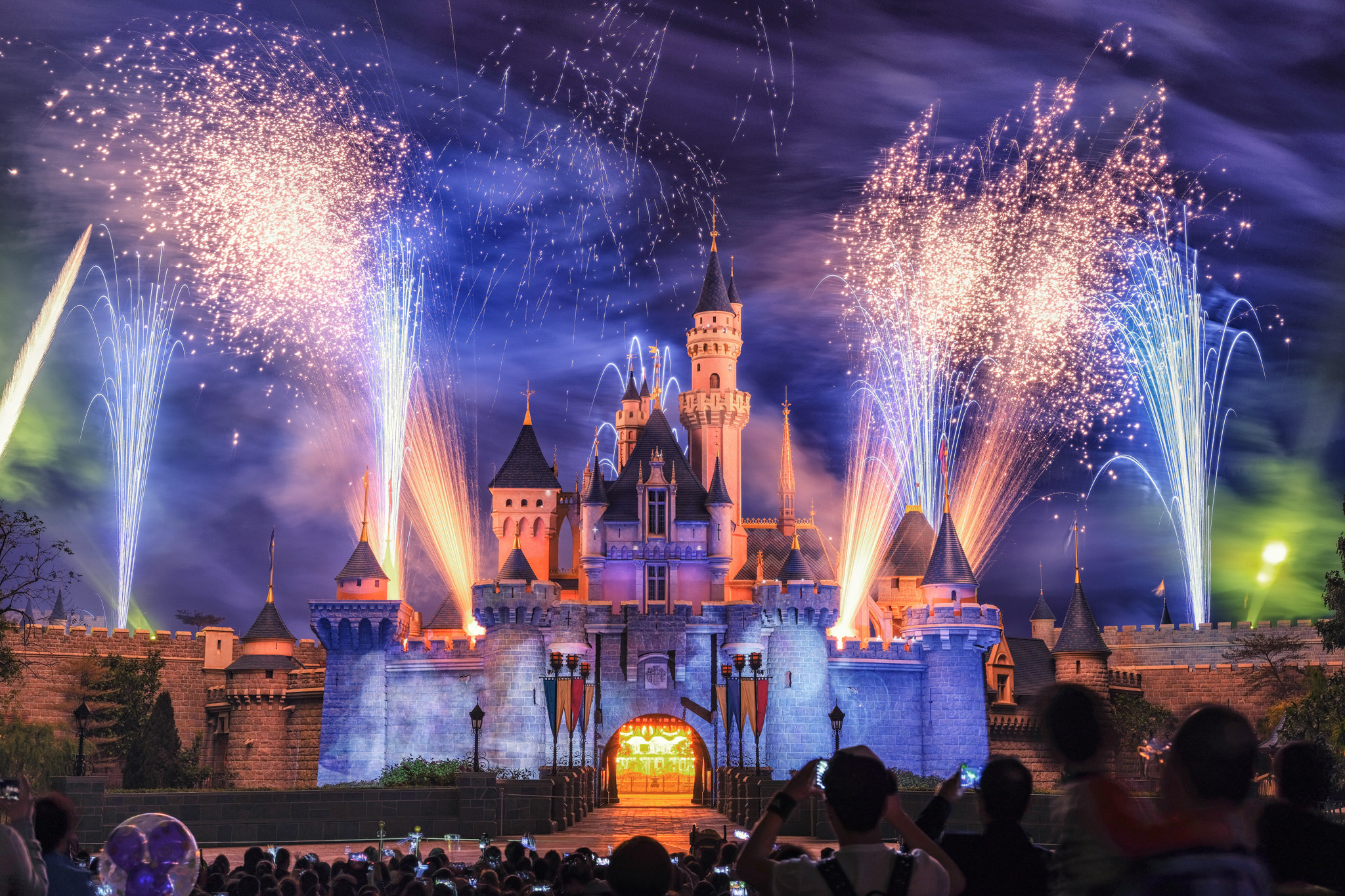 Fujifilm GFX 50S + Fujifilm GF 63mm F2.8 R WR sample photo. Disneyland fireworks photography