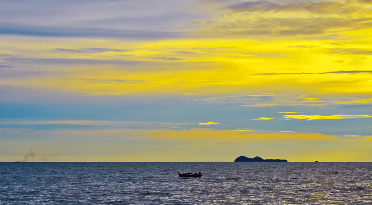 AF Zoom-Nikkor 28-85mm f/3.5-4.5 sample photo. Boat photography