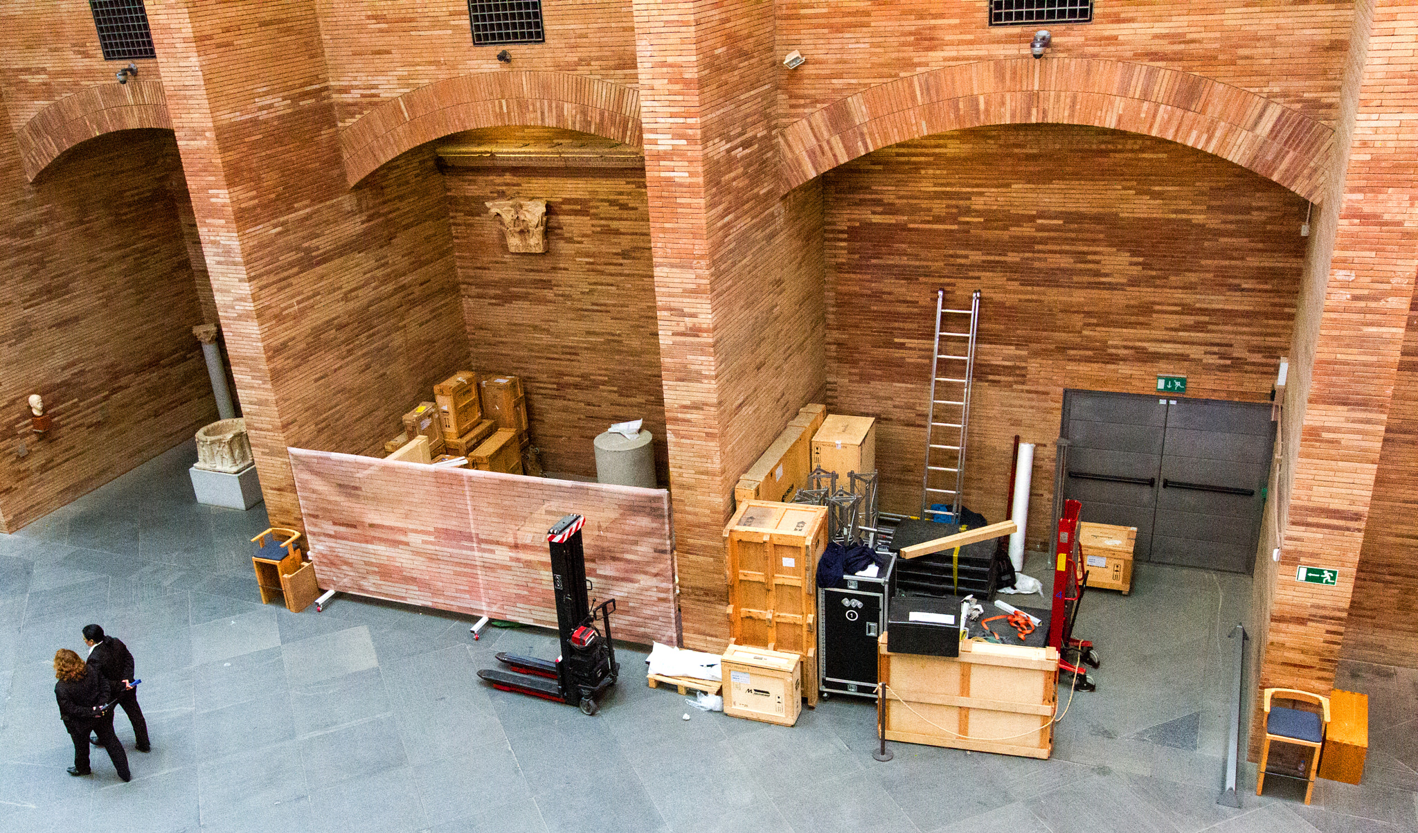 Sigma 10-20mm F3.5 EX DC HSM sample photo. Packing up at the museum photography