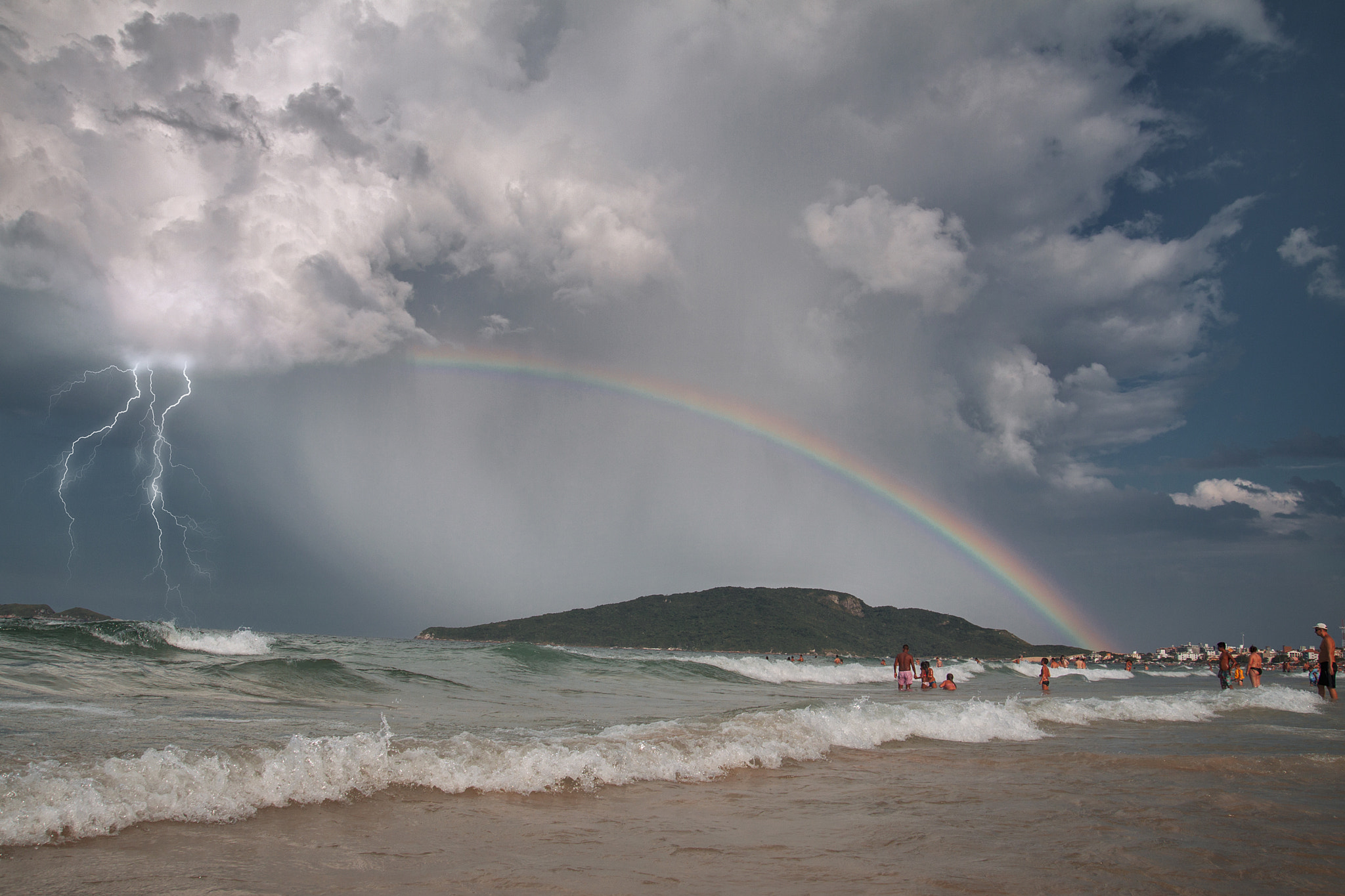 Tamron SP AF 17-50mm F2.8 XR Di II LD Aspherical (IF) sample photo. Lightning and rainbow photography