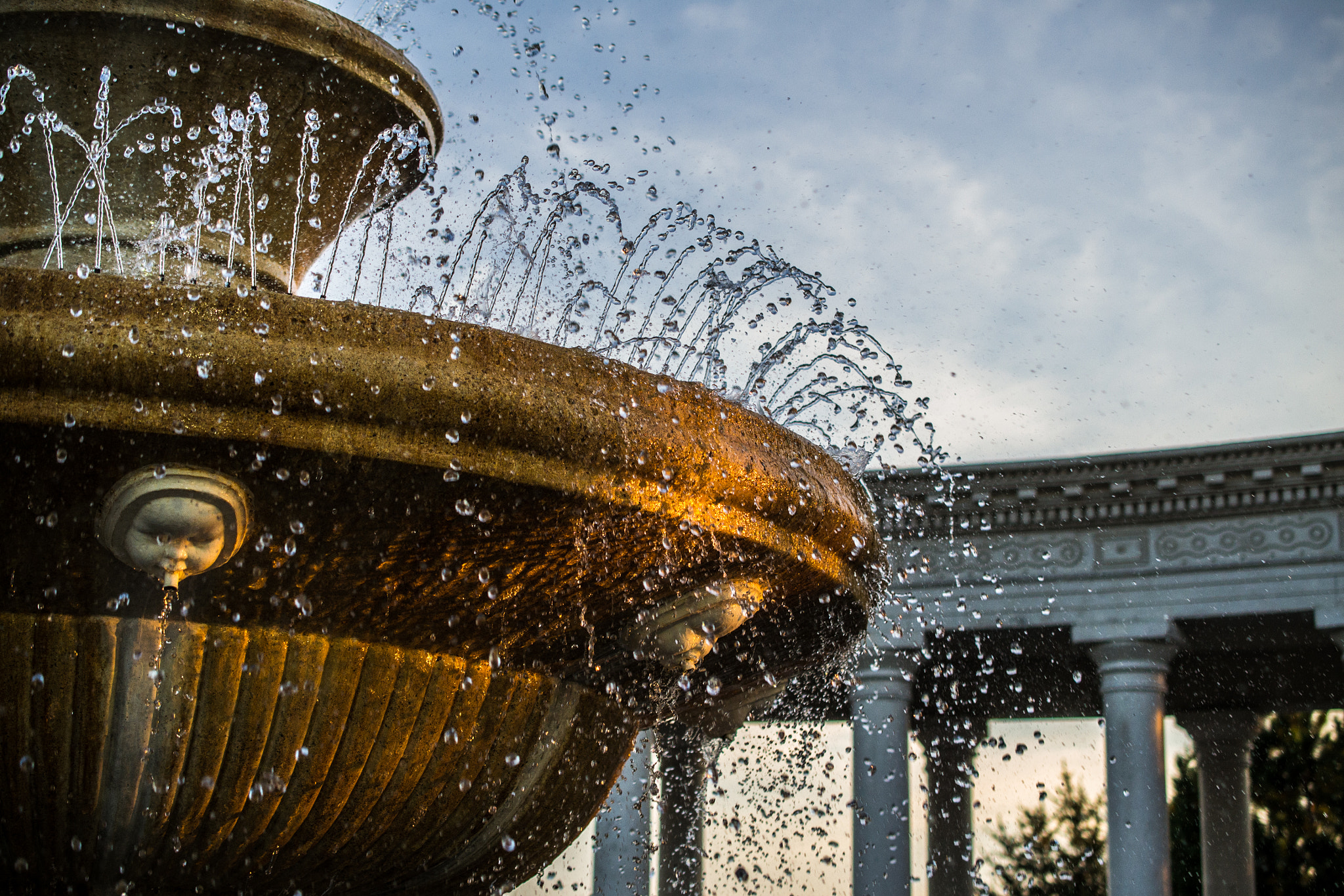 Nikon AF-S DX Micro Nikkor 40mm F2.8 sample photo. Fountain photography