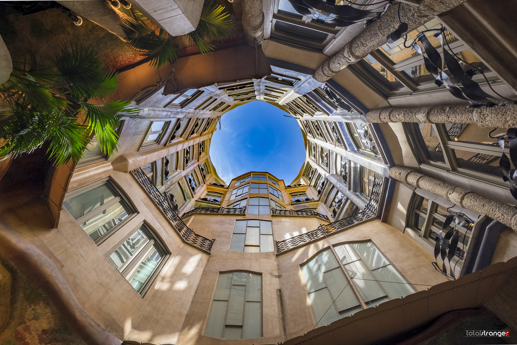 Fujifilm XF 10-24mm F4 R OIS sample photo. Casa milà photography