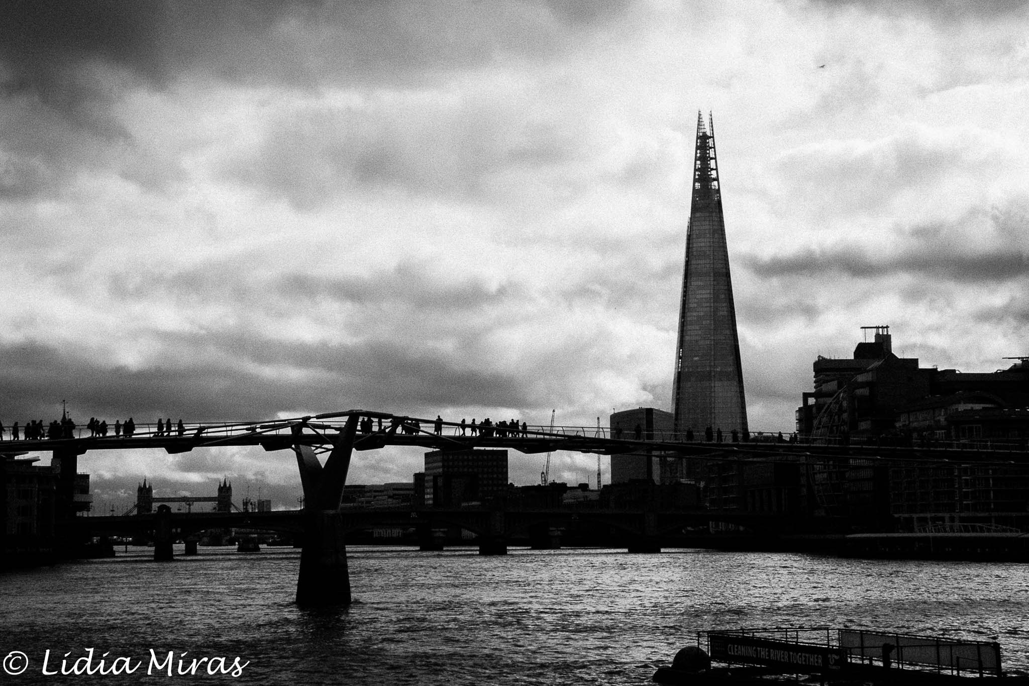 Sigma 18-200mm f/3.5-6.3 DC OS sample photo. Millenium bridge photography