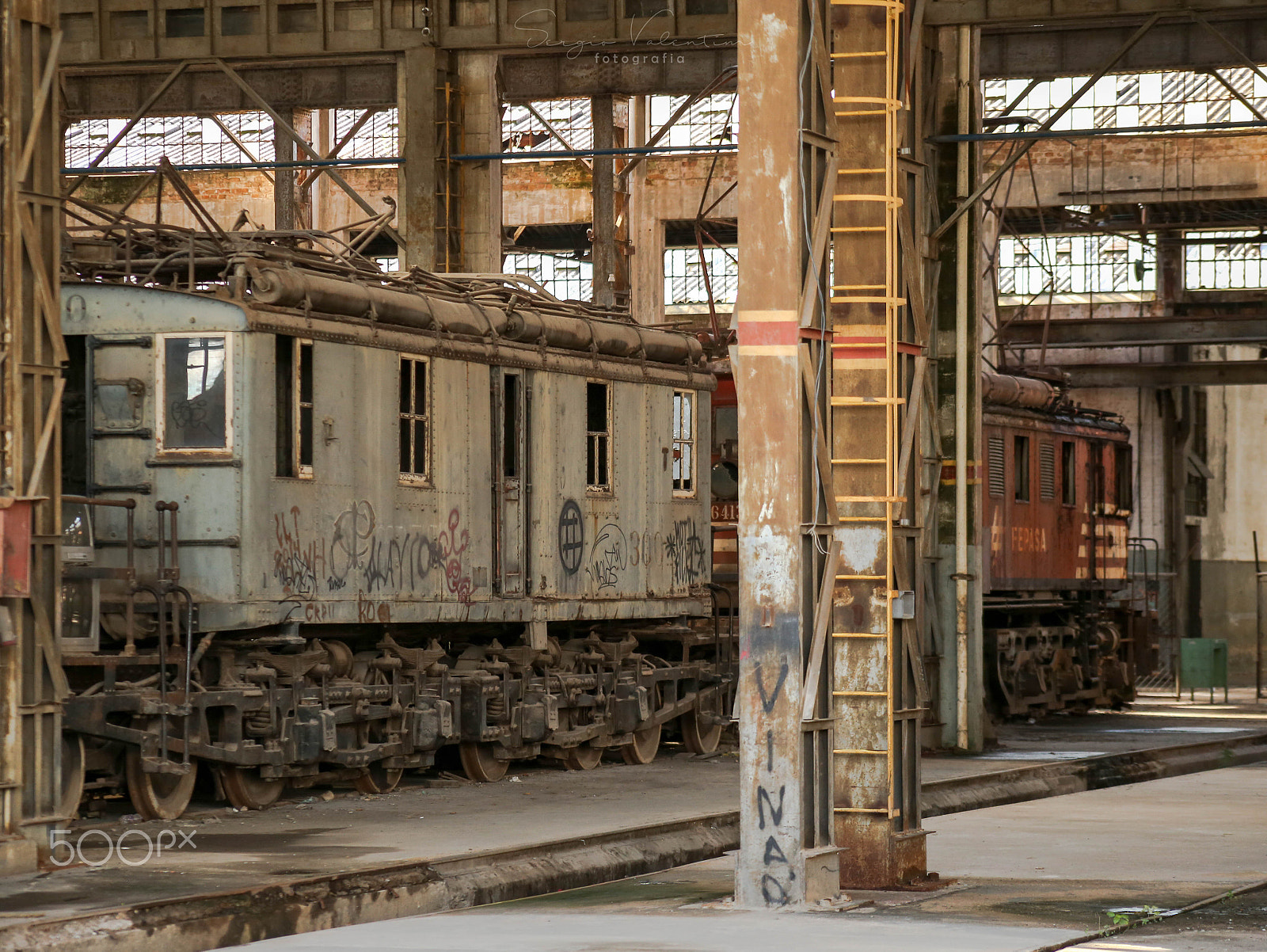 Canon EF 75-300mm f/4-5.6 USM sample photo. Electric train photography