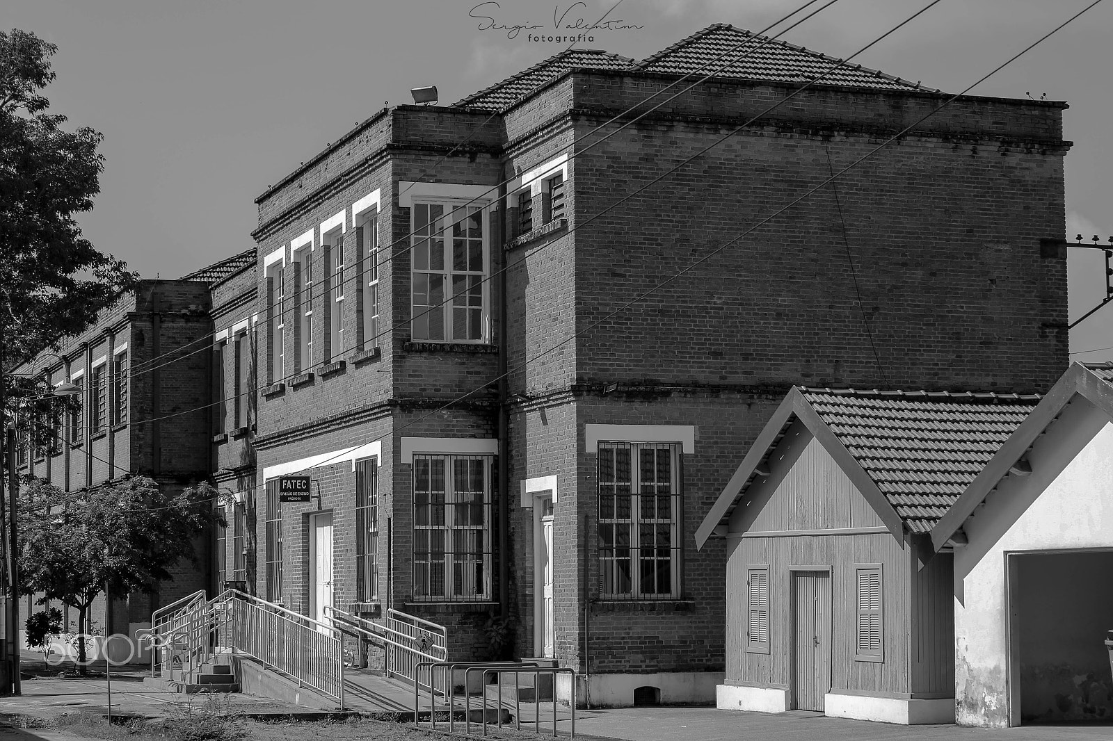 Canon EF 75-300mm f/4-5.6 USM sample photo. Vintage building photography