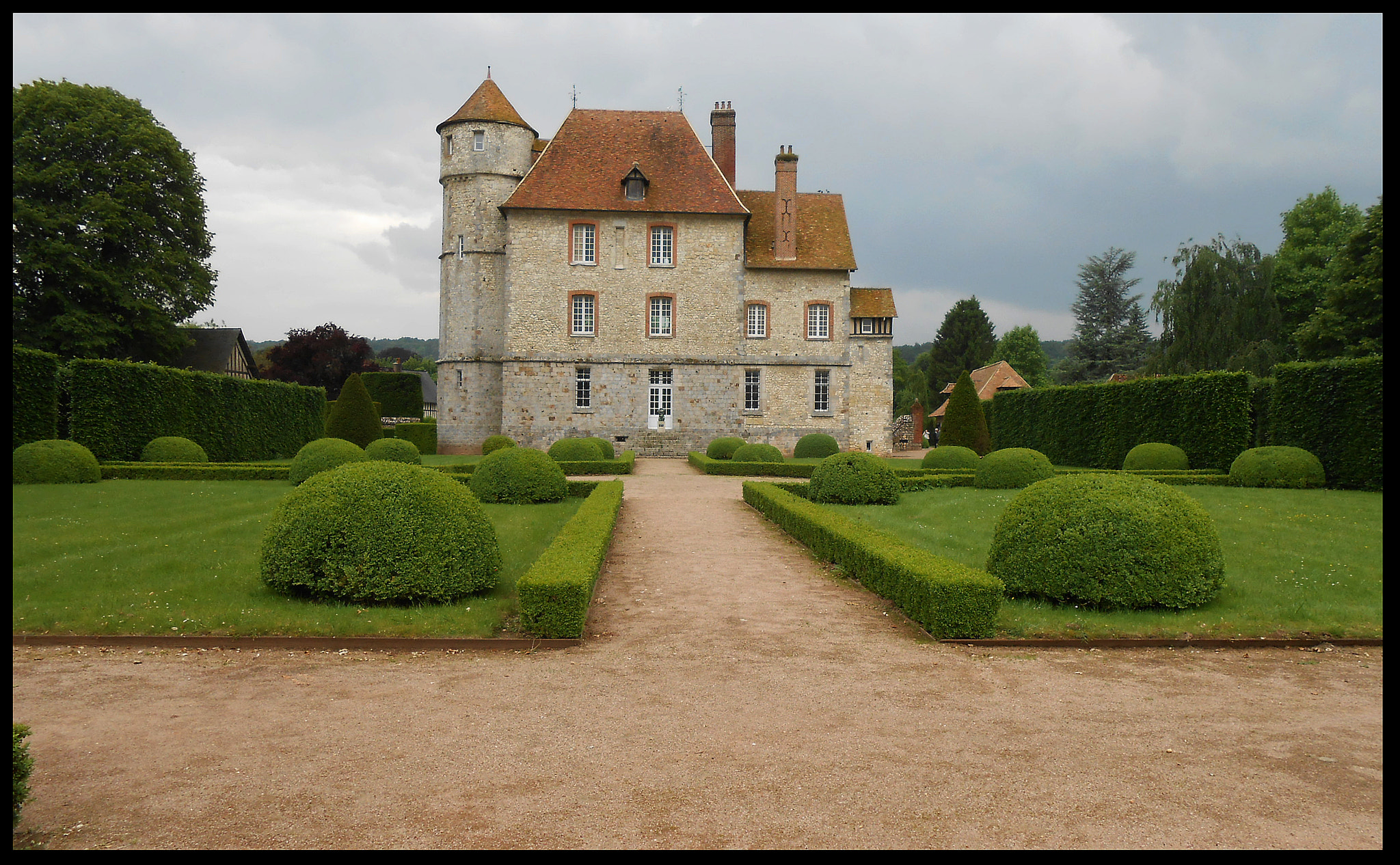 Nikon Coolpix S3300 sample photo. Château de vascoeuil photography