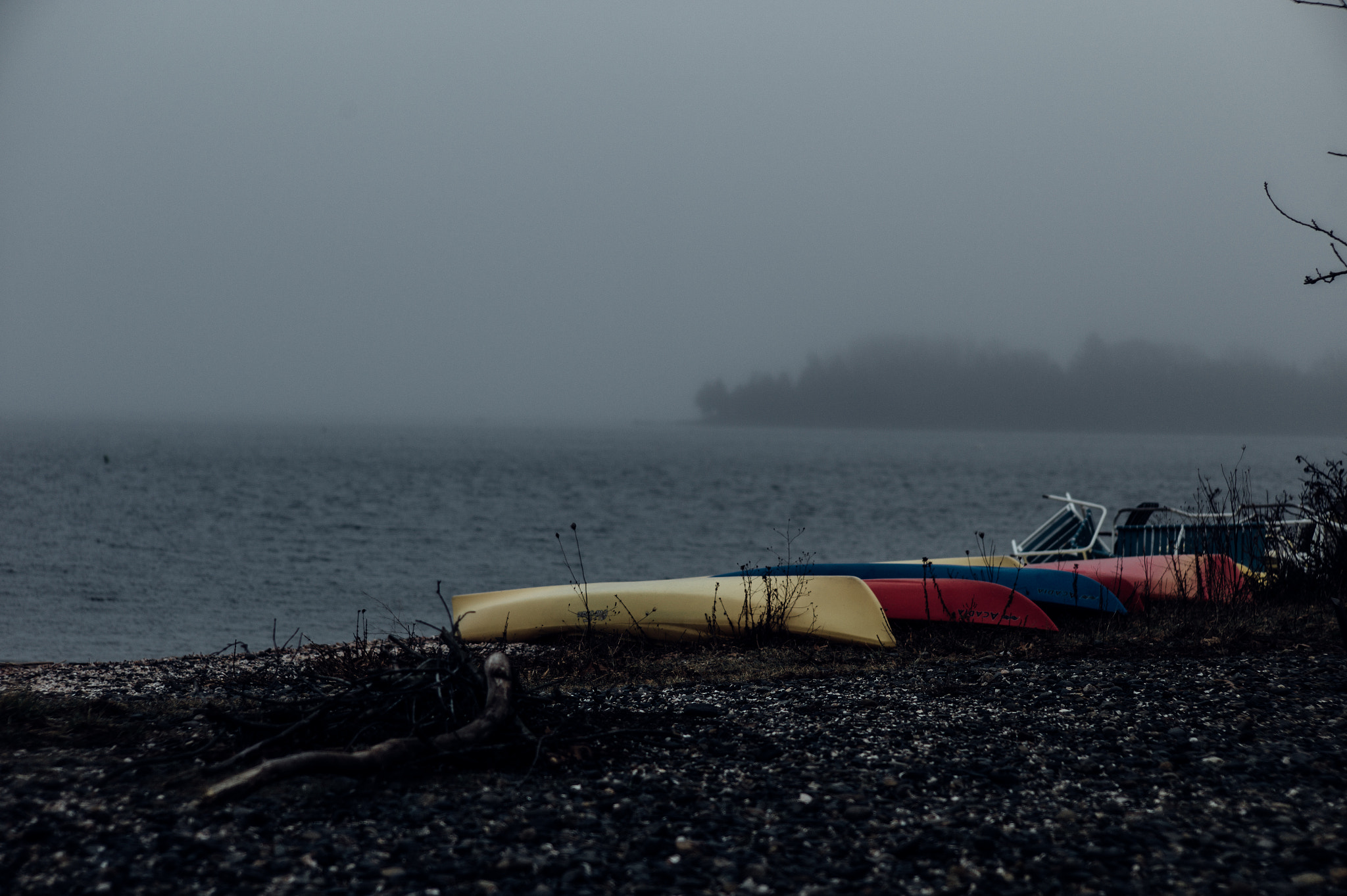 Tele-Elmarit-M 90mm f/2.8 (II) sample photo. Boats and chairs photography