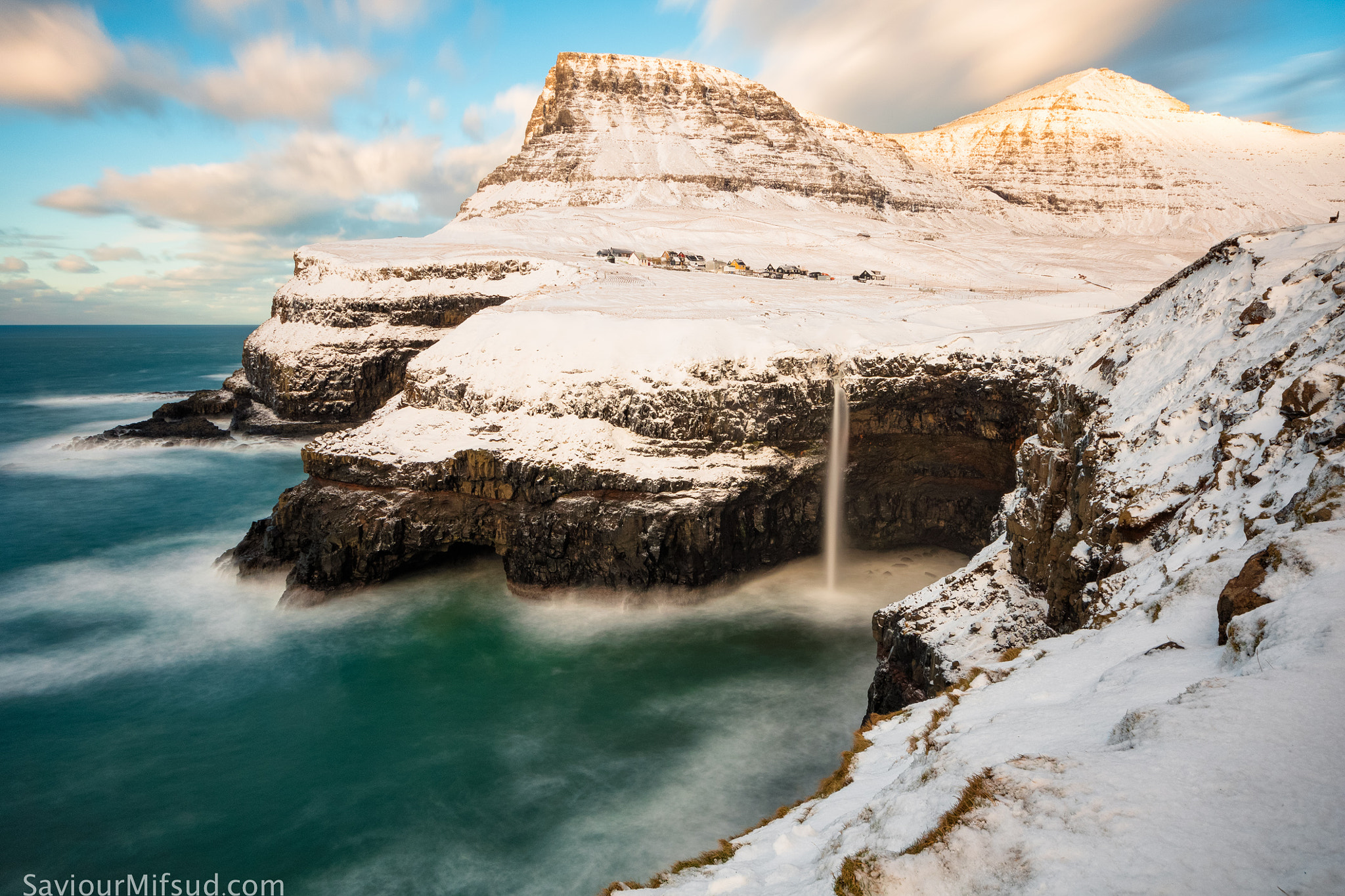 Canon EOS 750D (EOS Rebel T6i / EOS Kiss X8i) + Sigma 10-20mm F4-5.6 EX DC HSM sample photo. Gasadalur covered with snow photography