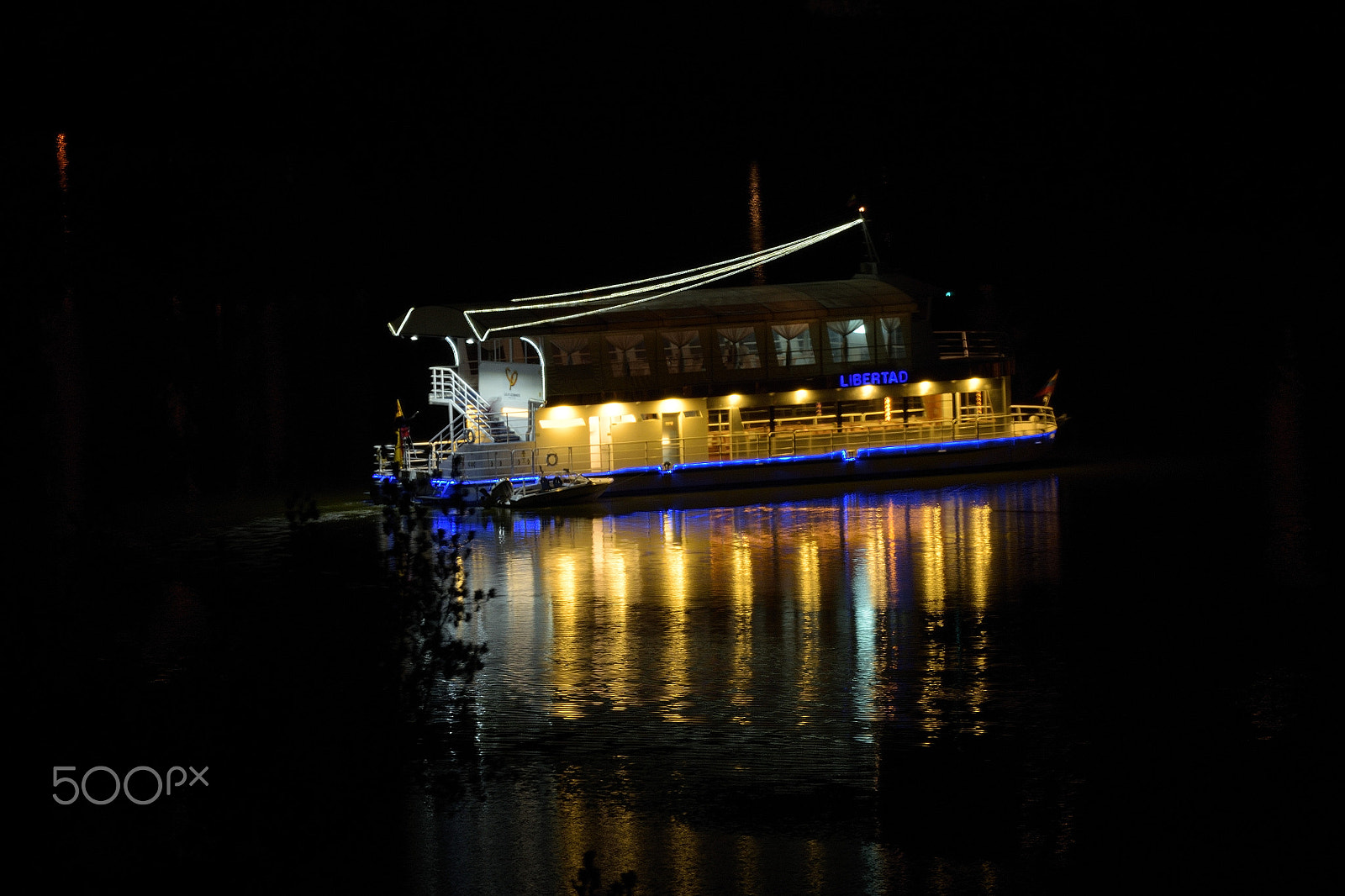 Nikon D3300 + Tamron SP 70-300mm F4-5.6 Di VC USD sample photo. Lights reflected on the water photography