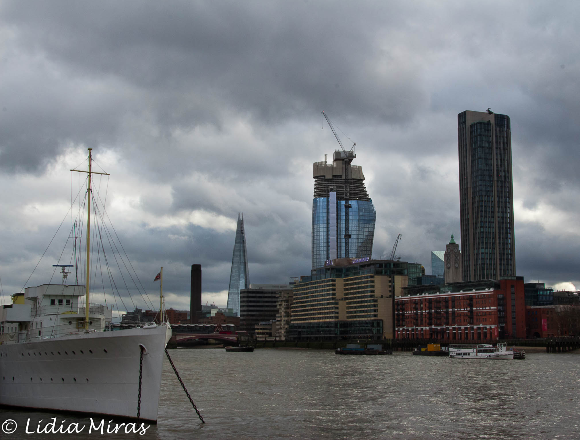 Canon EOS 700D (EOS Rebel T5i / EOS Kiss X7i) + Sigma 18-200mm f/3.5-6.3 DC OS sample photo. Thames river photography