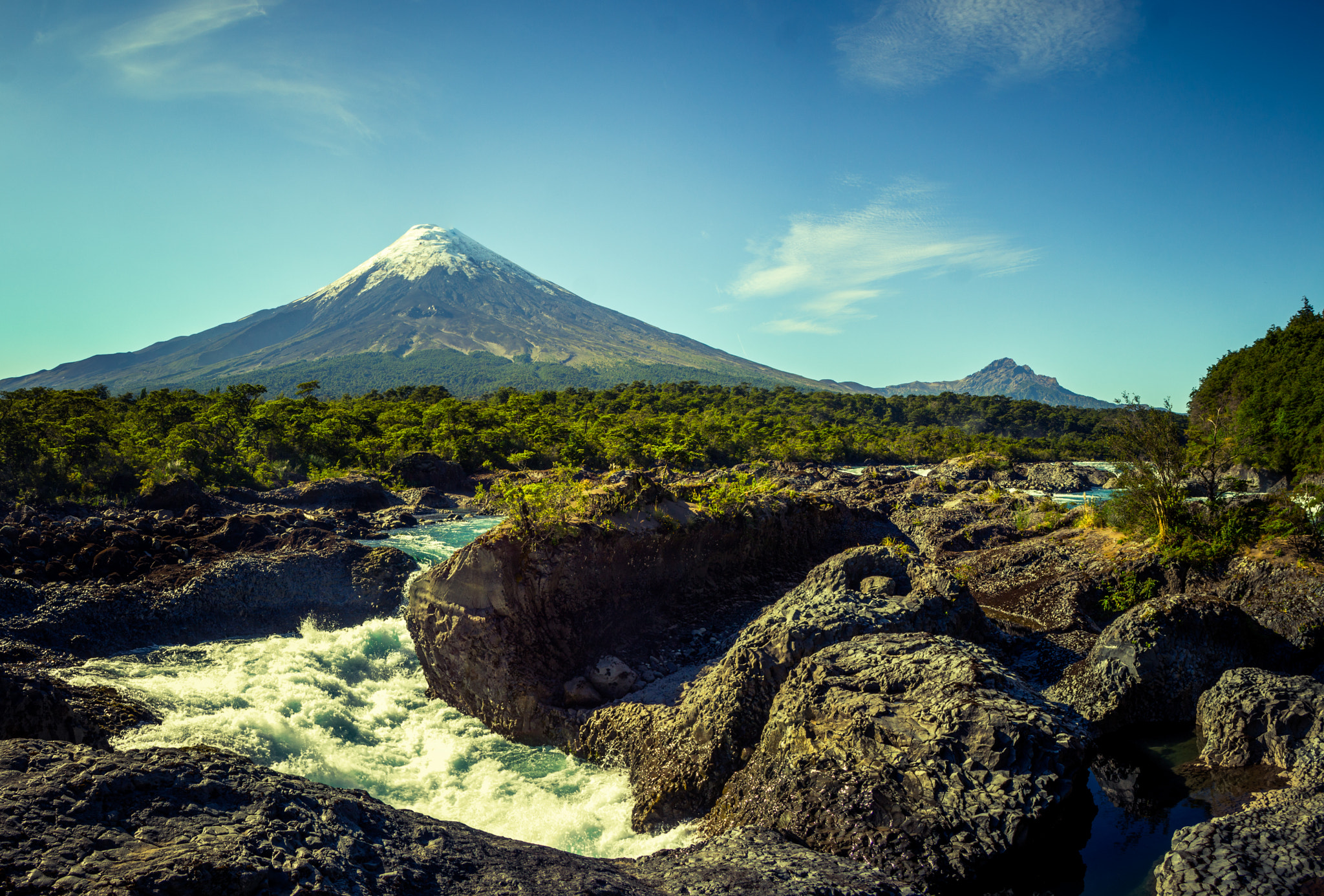 Canon EF-S 18-55mm F3.5-5.6 II sample photo. Volcán osorno photography