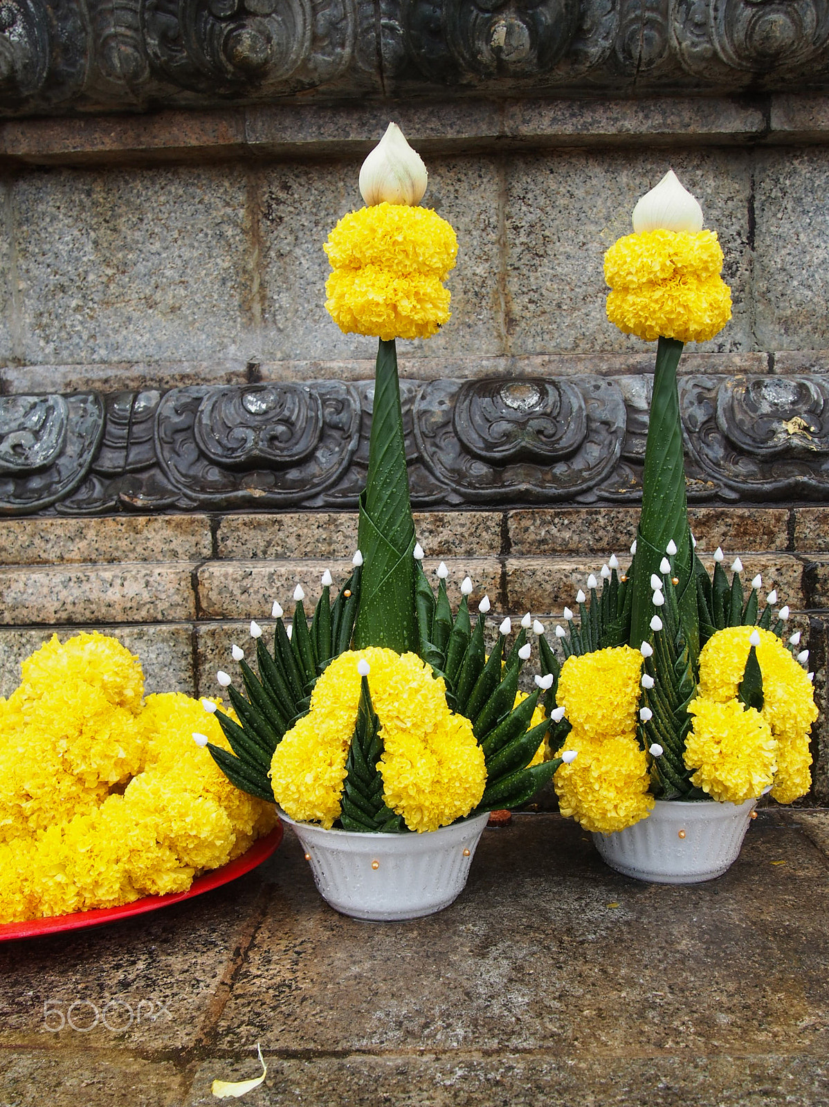 Olympus OM-D E-M5 sample photo. Flower offerings in sukhothai thailand photography
