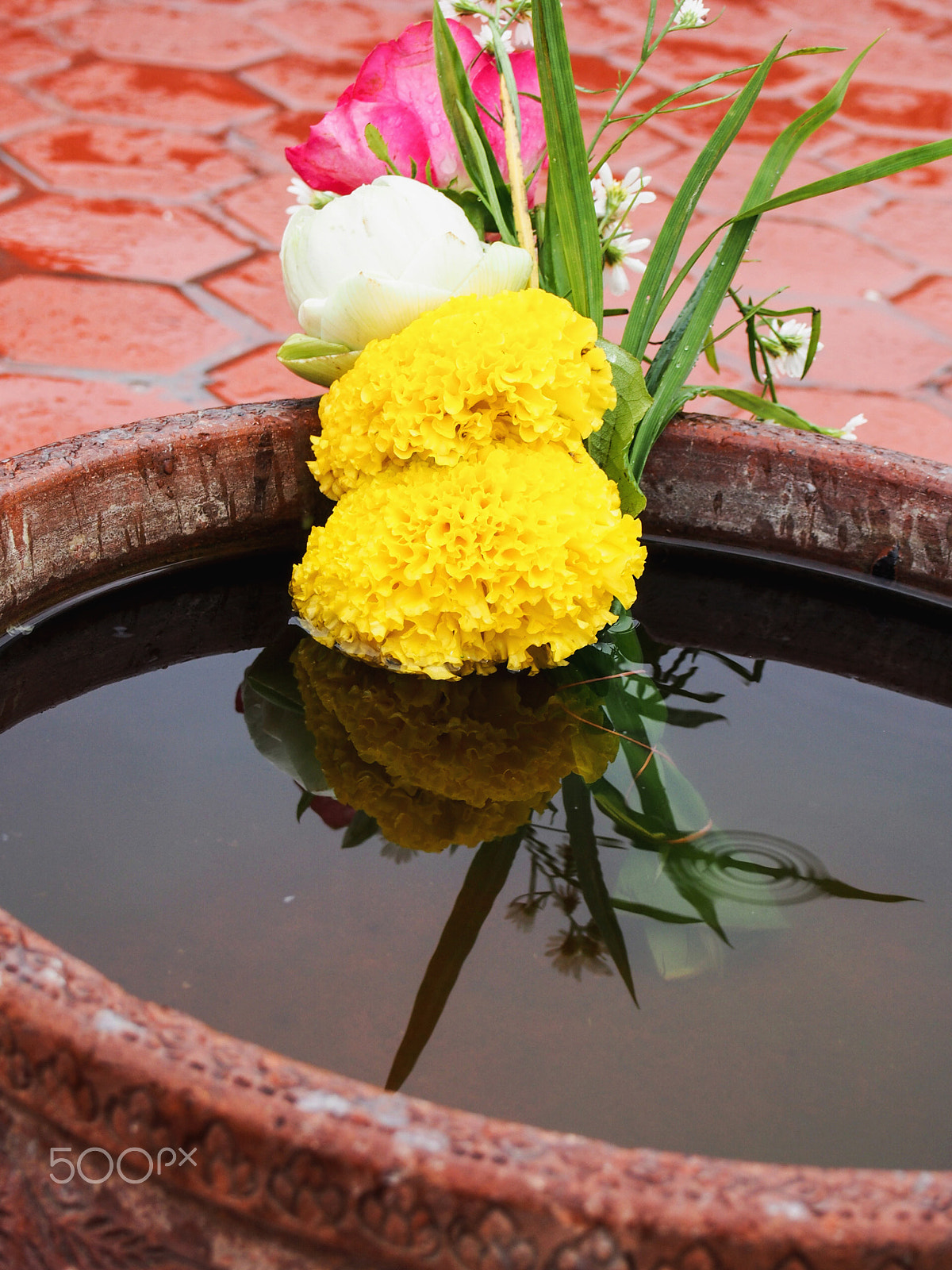 Olympus OM-D E-M5 sample photo. Flower offerings in sukhothai thailand photography