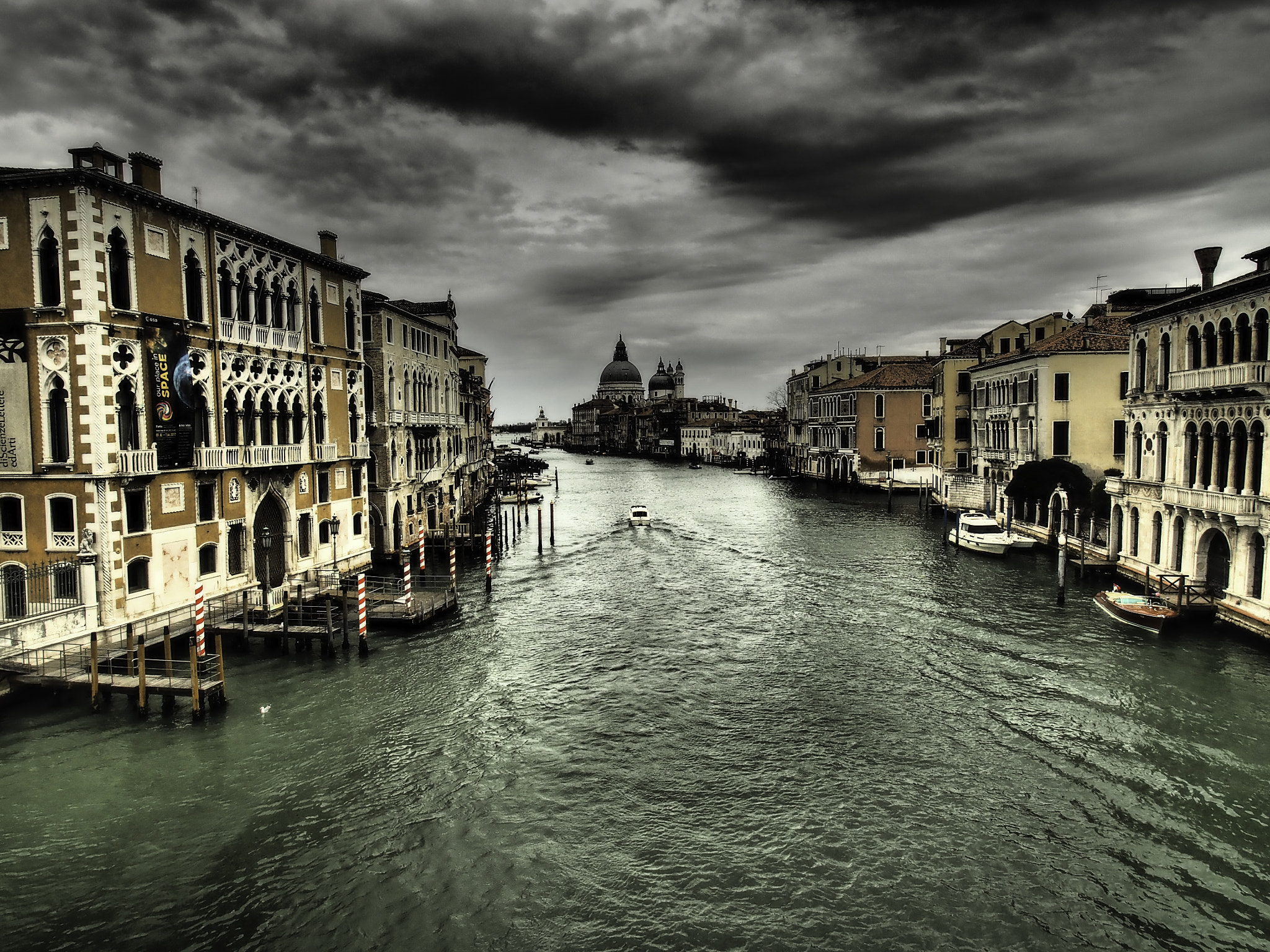 Olympus OM-D E-M1 + Olympus M.Zuiko Digital ED 7-14mm F2.8 PRO sample photo. Canal grande photography