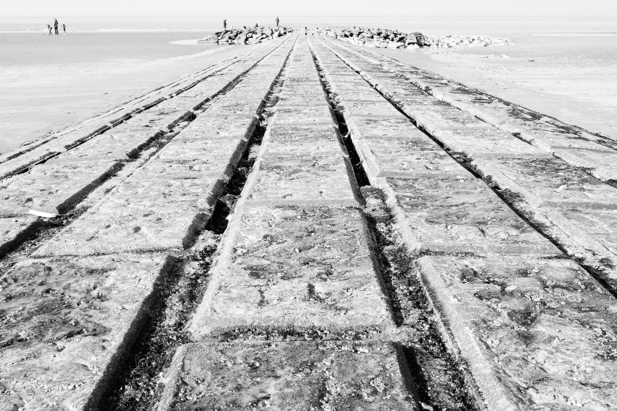 Fujifilm X-T1 + Fujifilm XF 27mm F2.8 sample photo. Straight into the sea photography