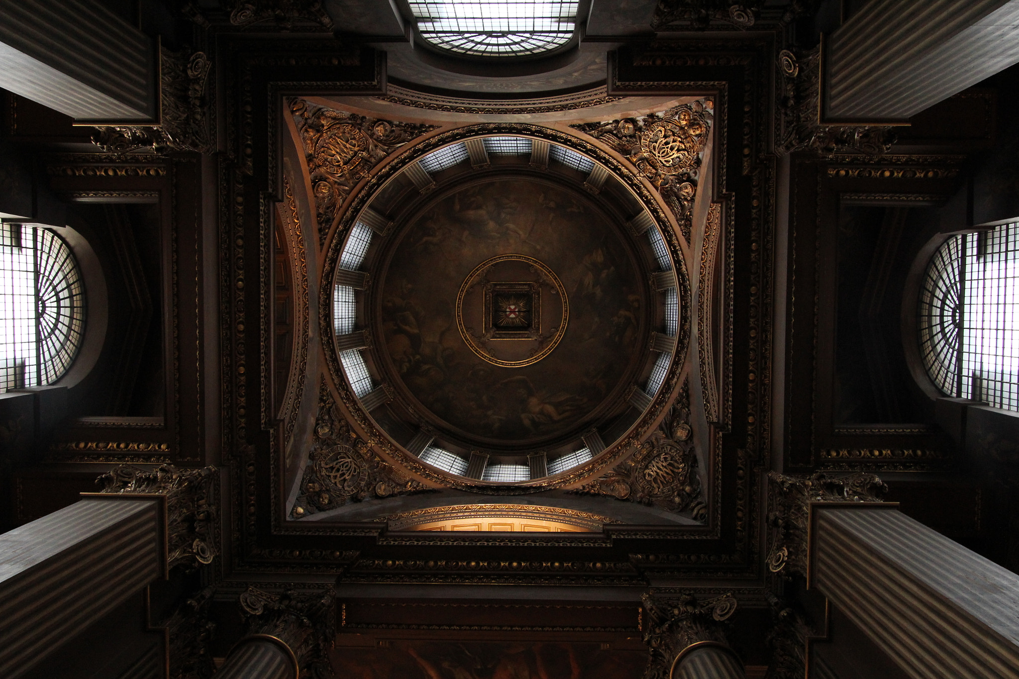 Canon EF-S 10-22mm F3.5-4.5 USM sample photo. Painted hall photography