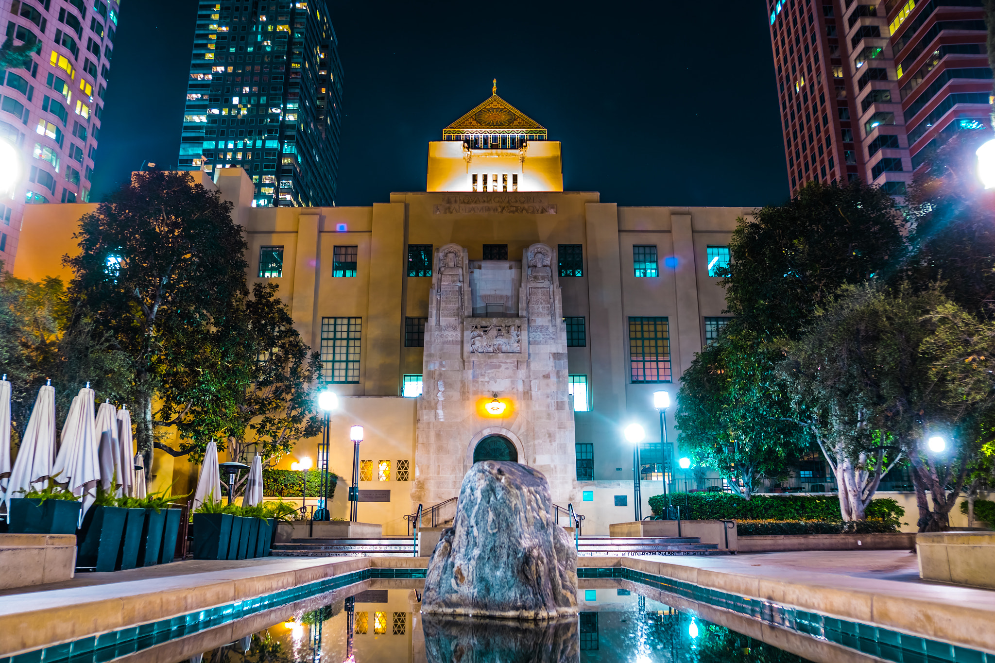 Canon EF 17-35mm f/2.8L sample photo. Fast city photography