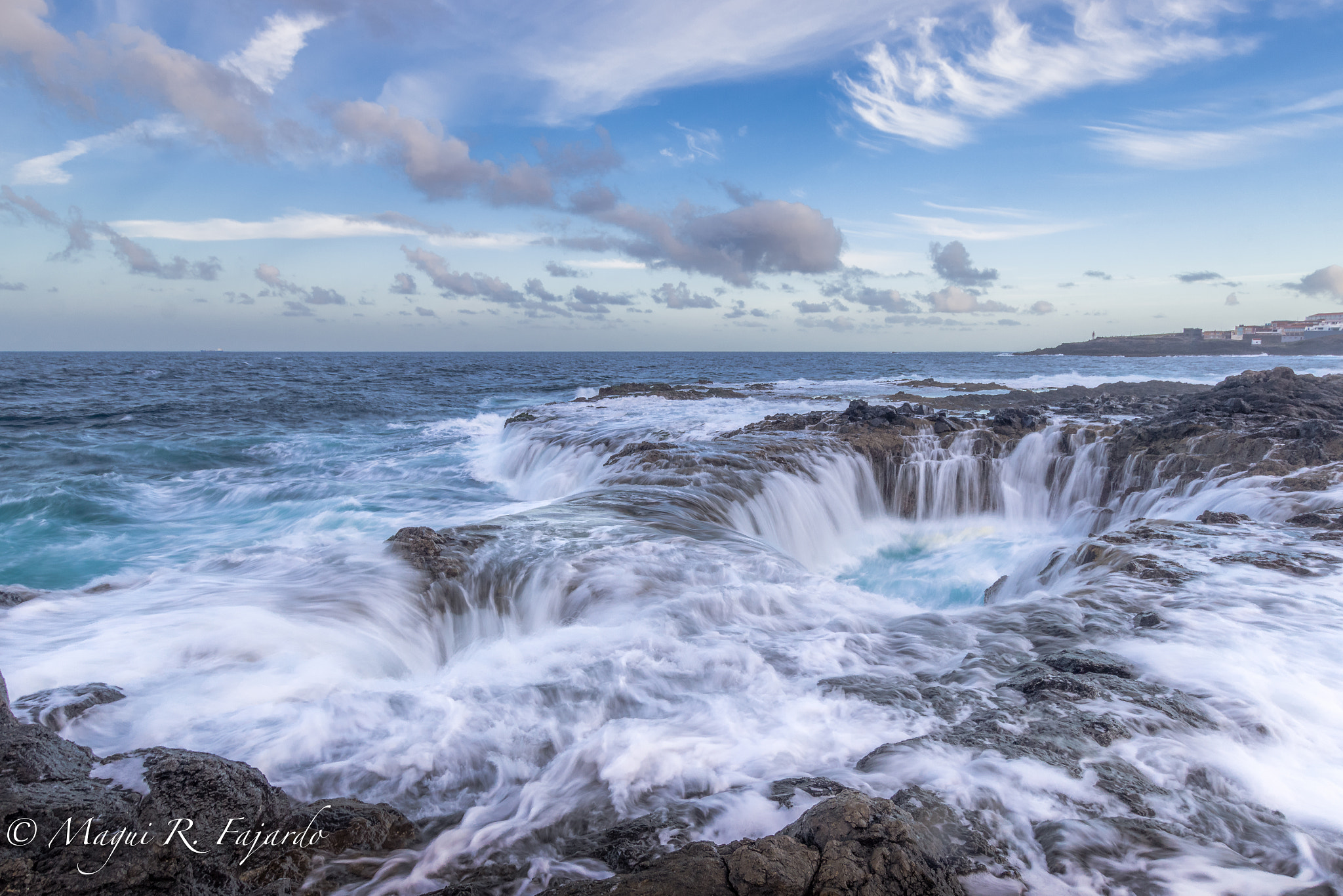 Sigma 10-20mm F3.5 EX DC HSM sample photo. The hole photography