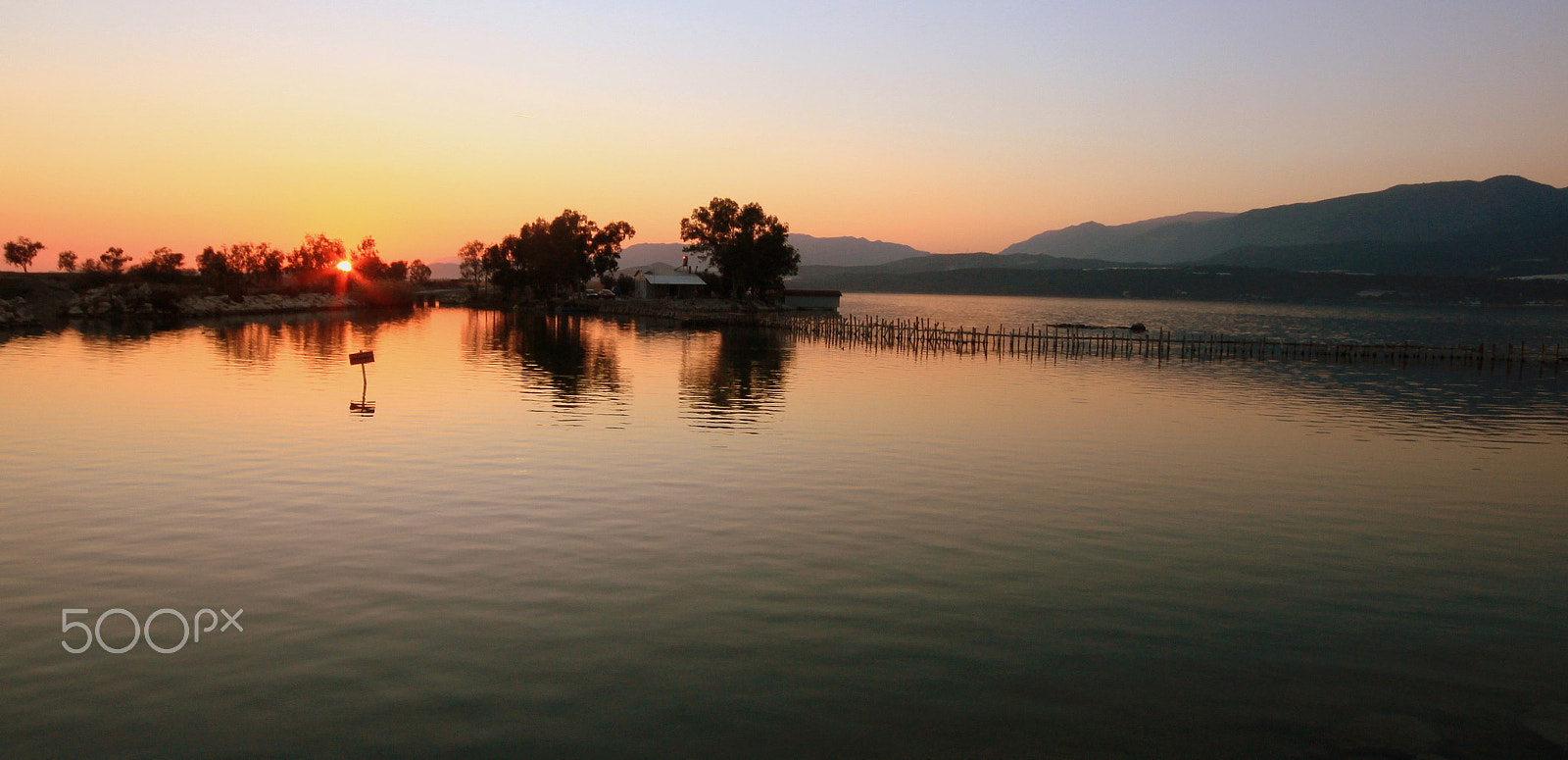 Canon EOS 600D (Rebel EOS T3i / EOS Kiss X5) + Sigma 10-20mm F4-5.6 EX DC HSM sample photo. Sundown photography